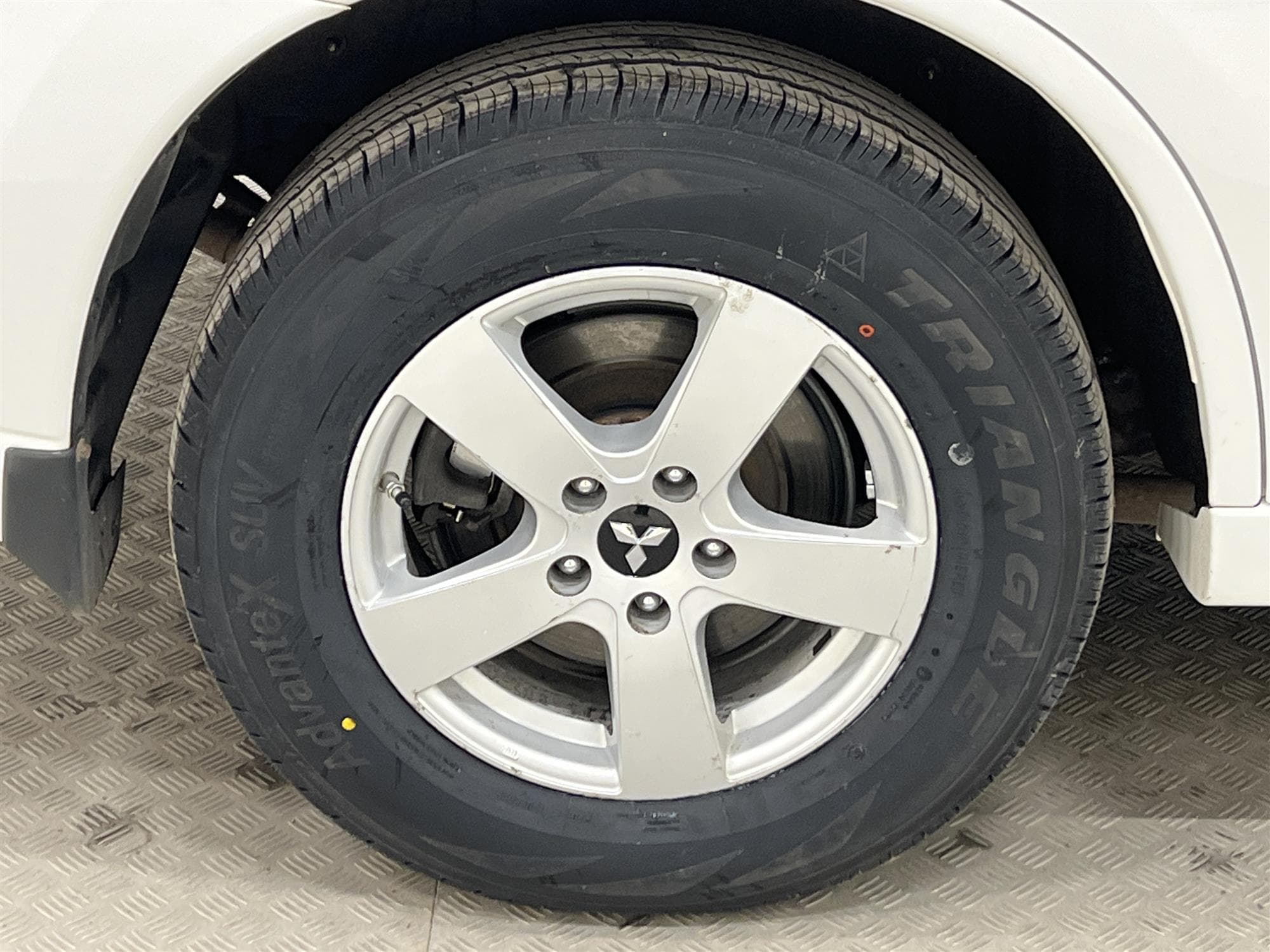 Mitsubishi Outlander P-HEV 4WD 360° Drag Taklucka Carplayinteriör