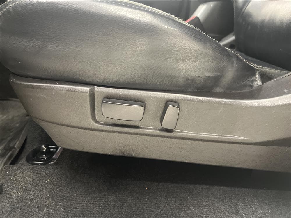 Mitsubishi L200 2.5 DI-D 178hk Automat Business Drag Moms interiör
