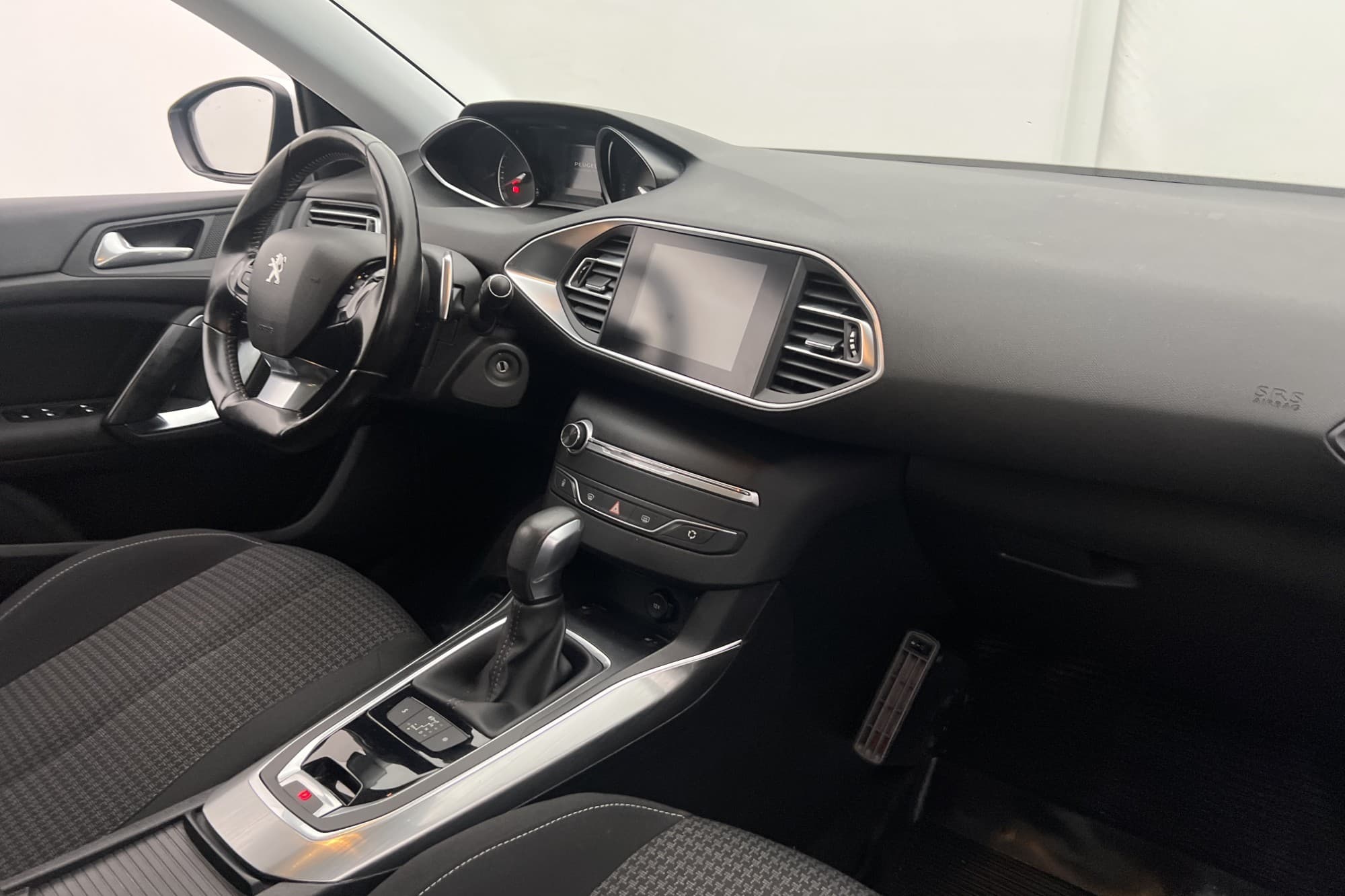 Peugeot 308 1.5 BlueHDi 130hk Active M/K-Värm Drag Sensorer