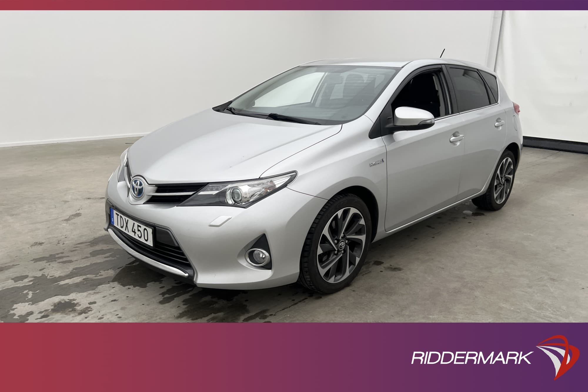 Toyota Auris Hybrid e-CVT 136hk