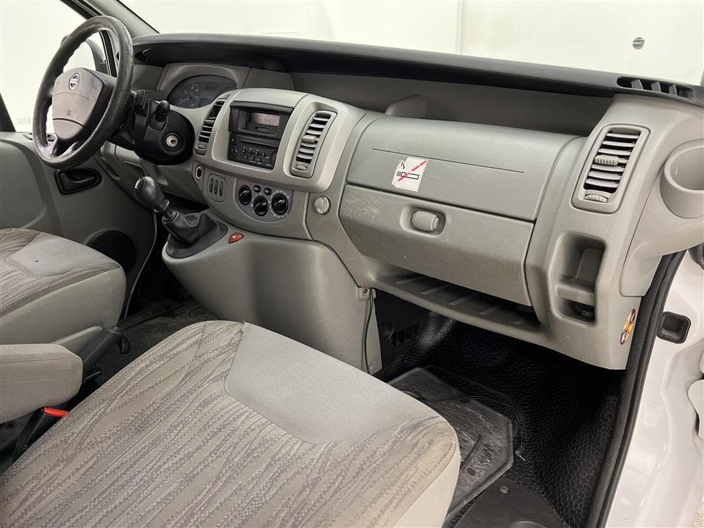 Nissan Primastar Crew Van 2.0 dCi Dragkrok Lång 5-sits interiör