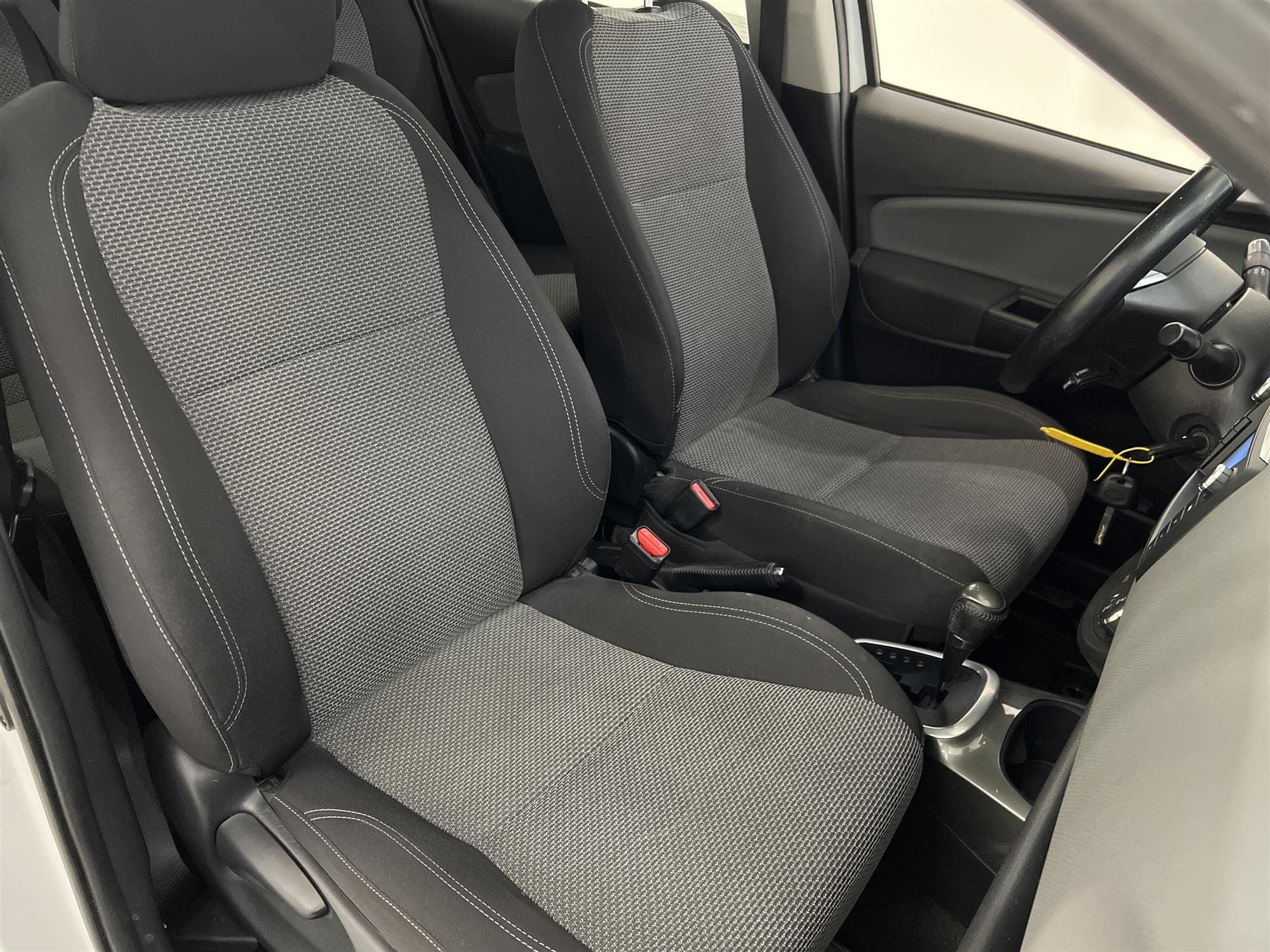 Toyota Yaris Hybrid e-CVT 101hk B-Kam 360kr Skatt 0,33L/mil