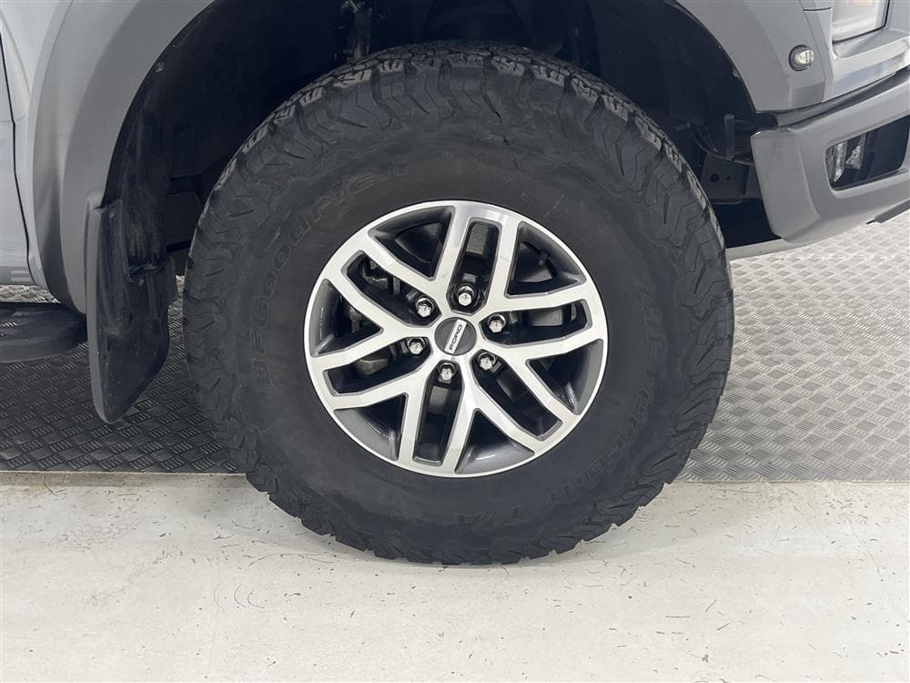 Ford F150 Raptor 456Hk Panorama B&O Navi Drag Moms interiör
