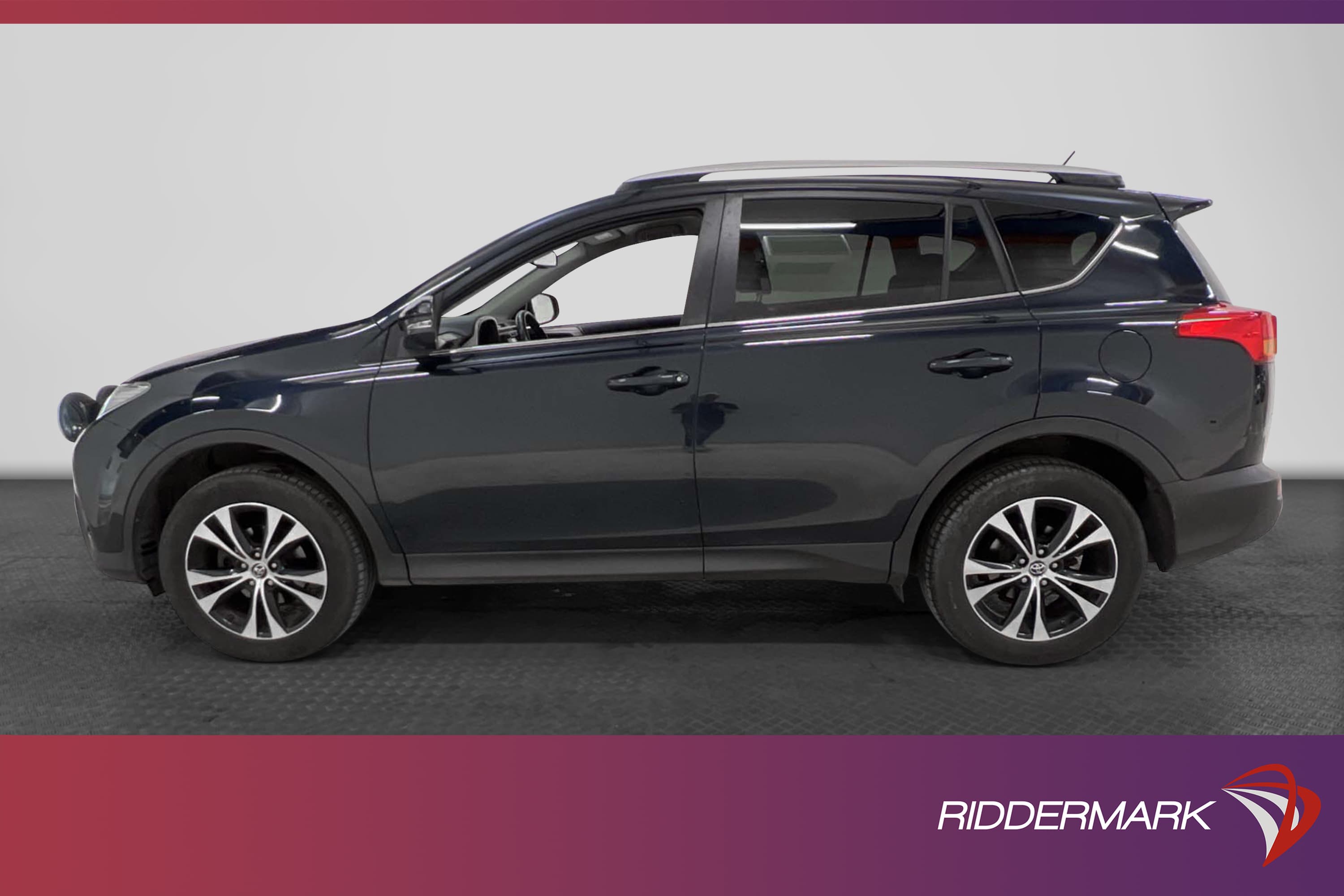 Toyota RAV4 2.0 4WD 152hk 1 Brukare Dragkrok M/K-Värmare