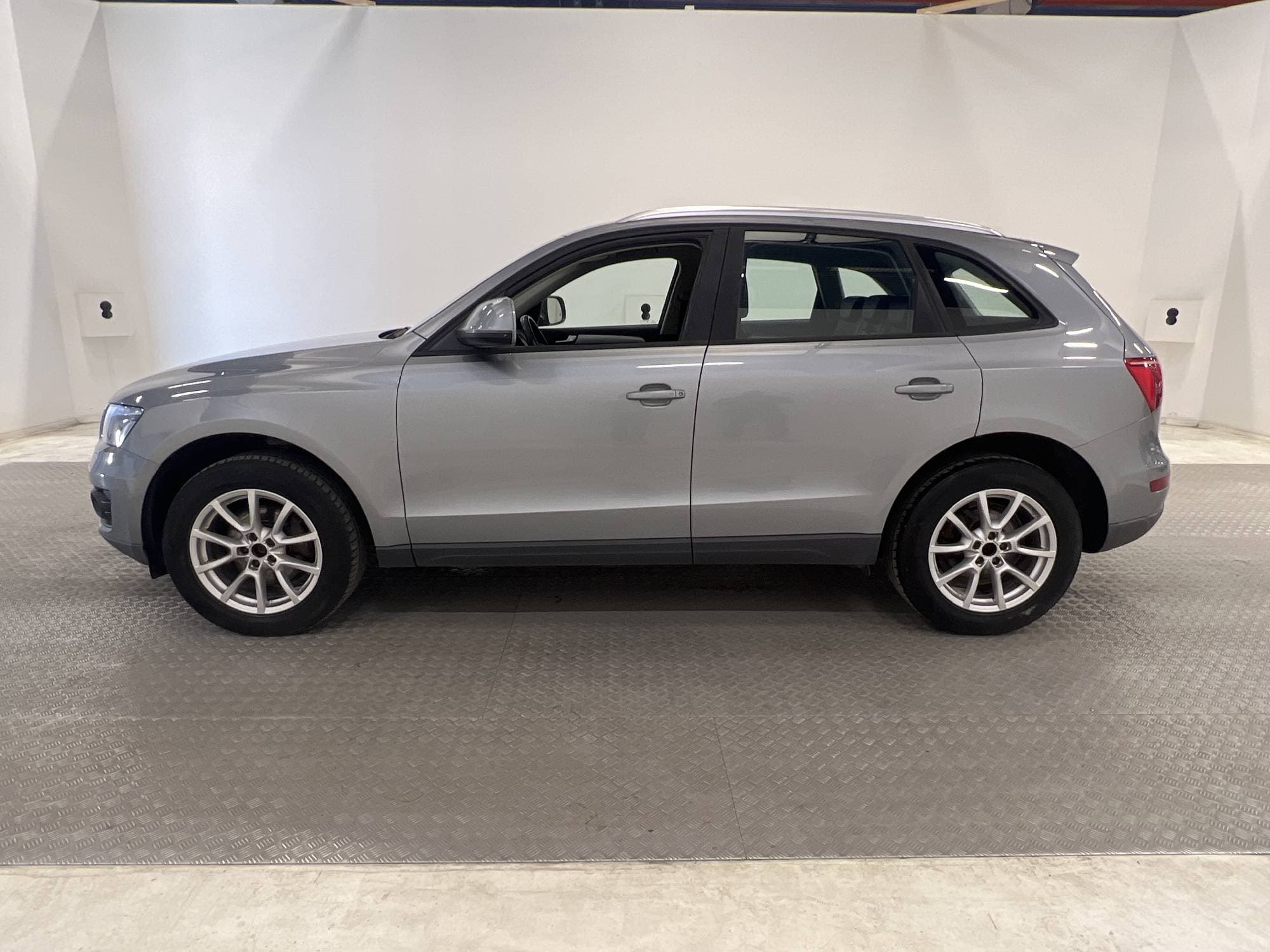 Audi Q5 2.0 TDI 170hk Quattro M-värm Drag Skinn/Alcantara