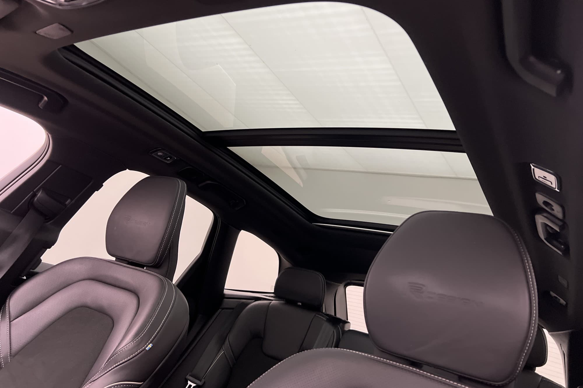 Volvo XC60 Recharge T8 AWD  R-Design VOC Värmare Pano Drag