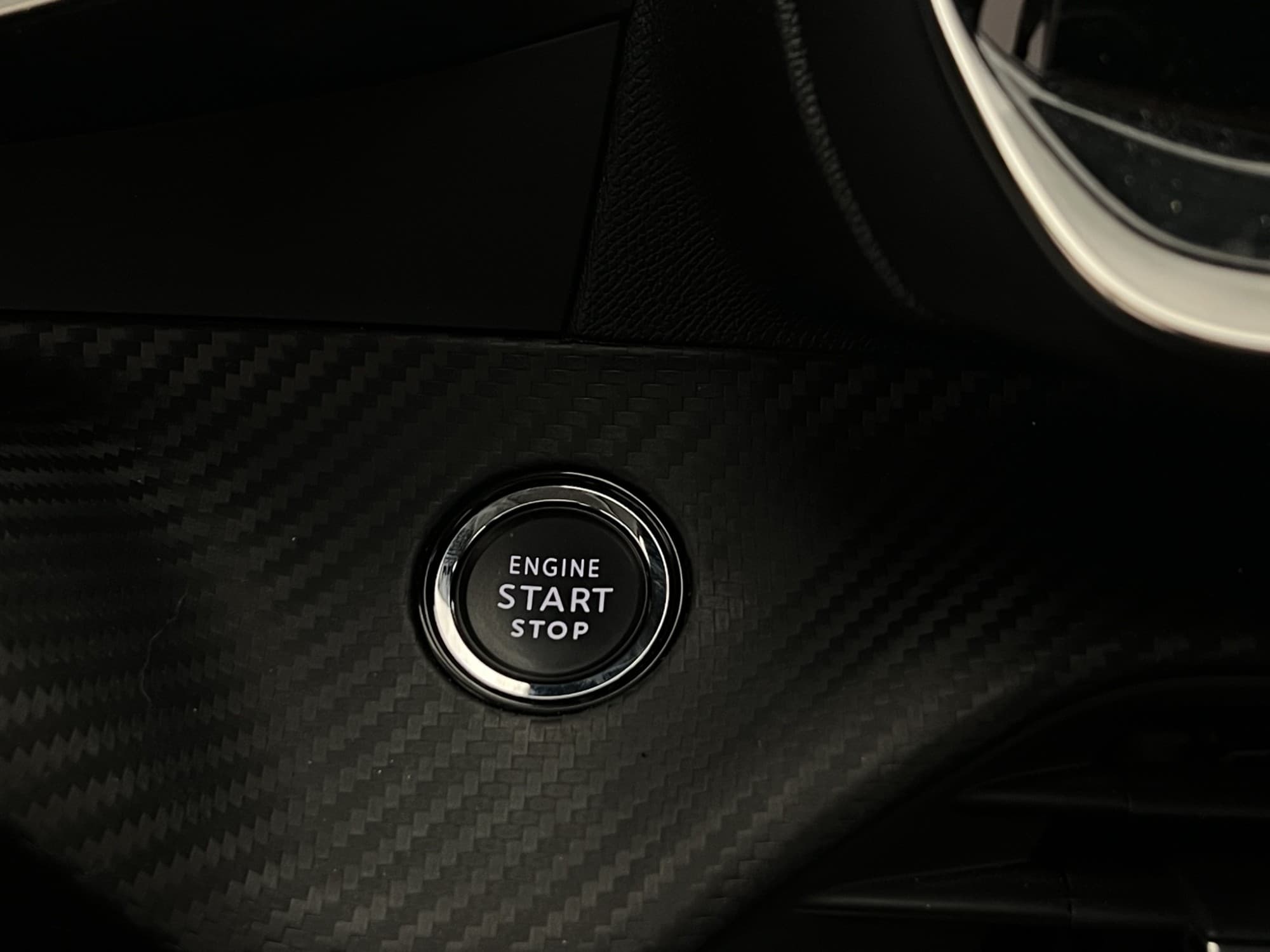 Peugeot E-208 136hk Pano CarPlay P-Sensorer Keyless LED