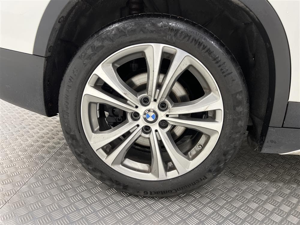 BMW X1 xDrive20d 190hk Sport Line Moms HUD HiFi Navi Draginteriör