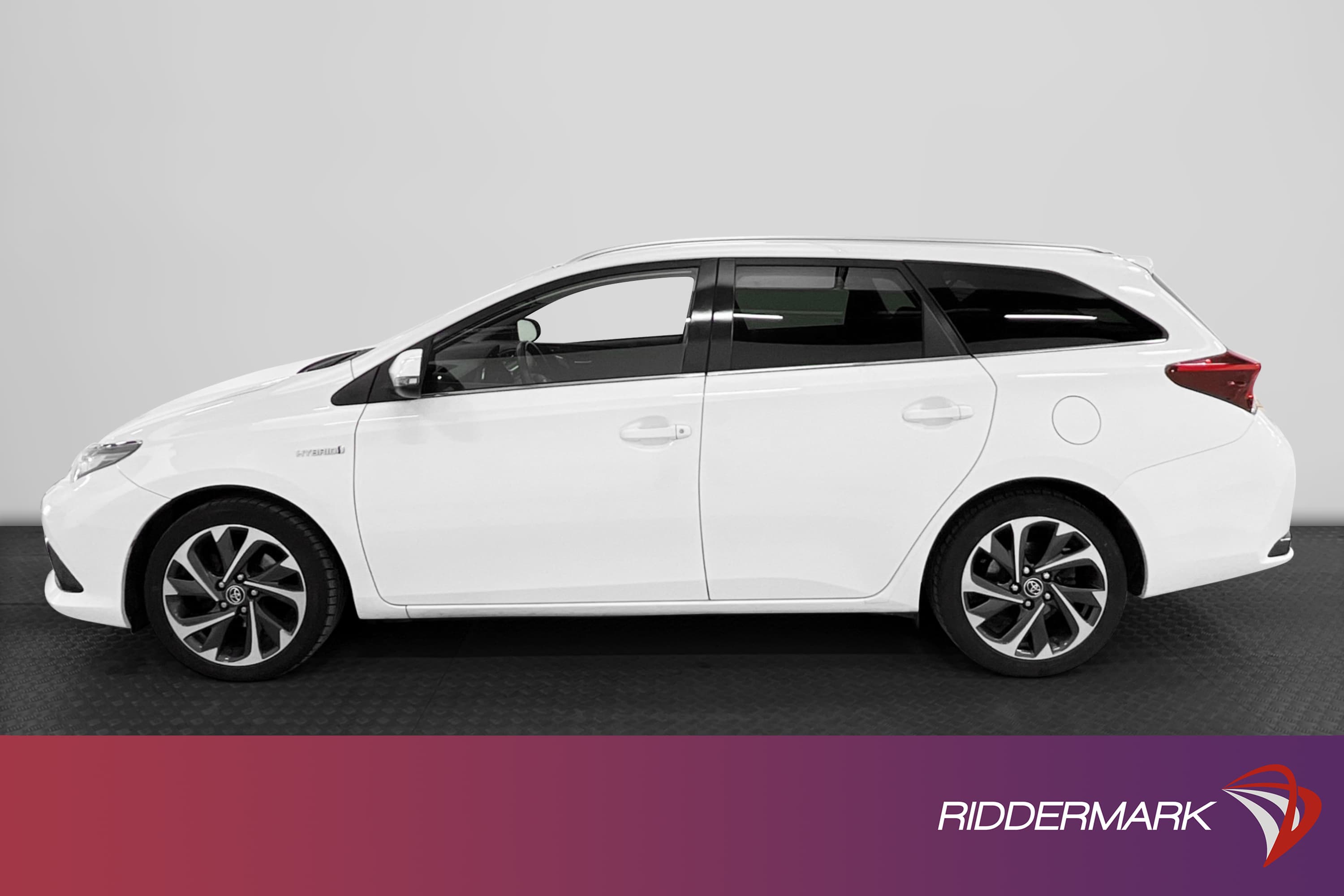 Toyota Auris TS Hybrid CVT 136hk