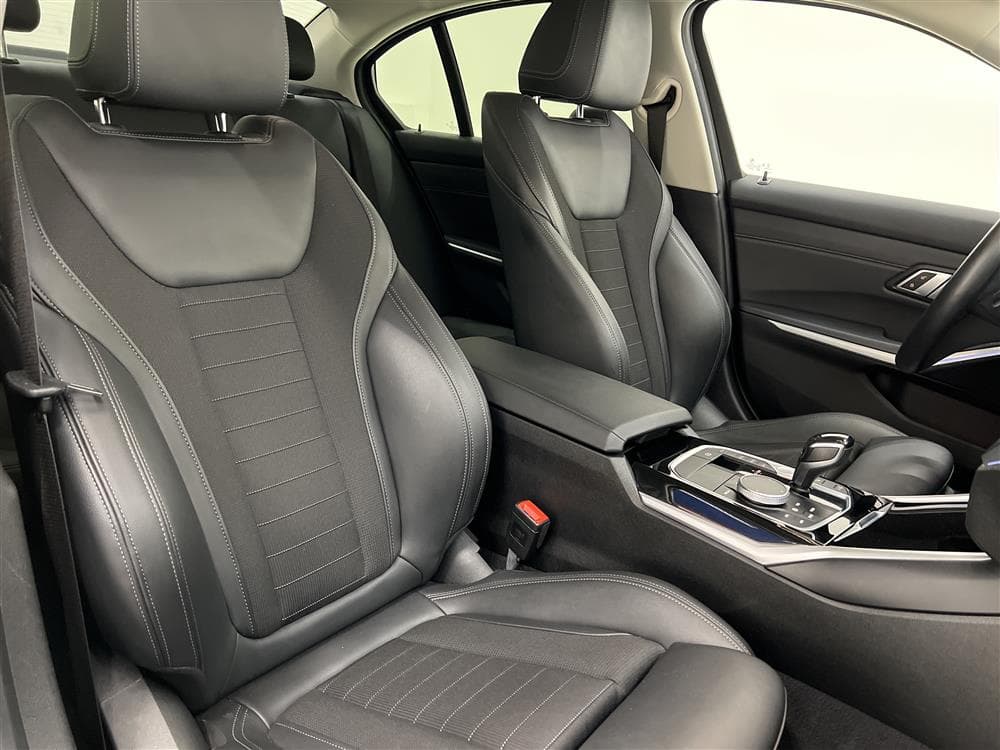 BMW 320d xDrive 190hk MHVE Sport line Cockpit Drag