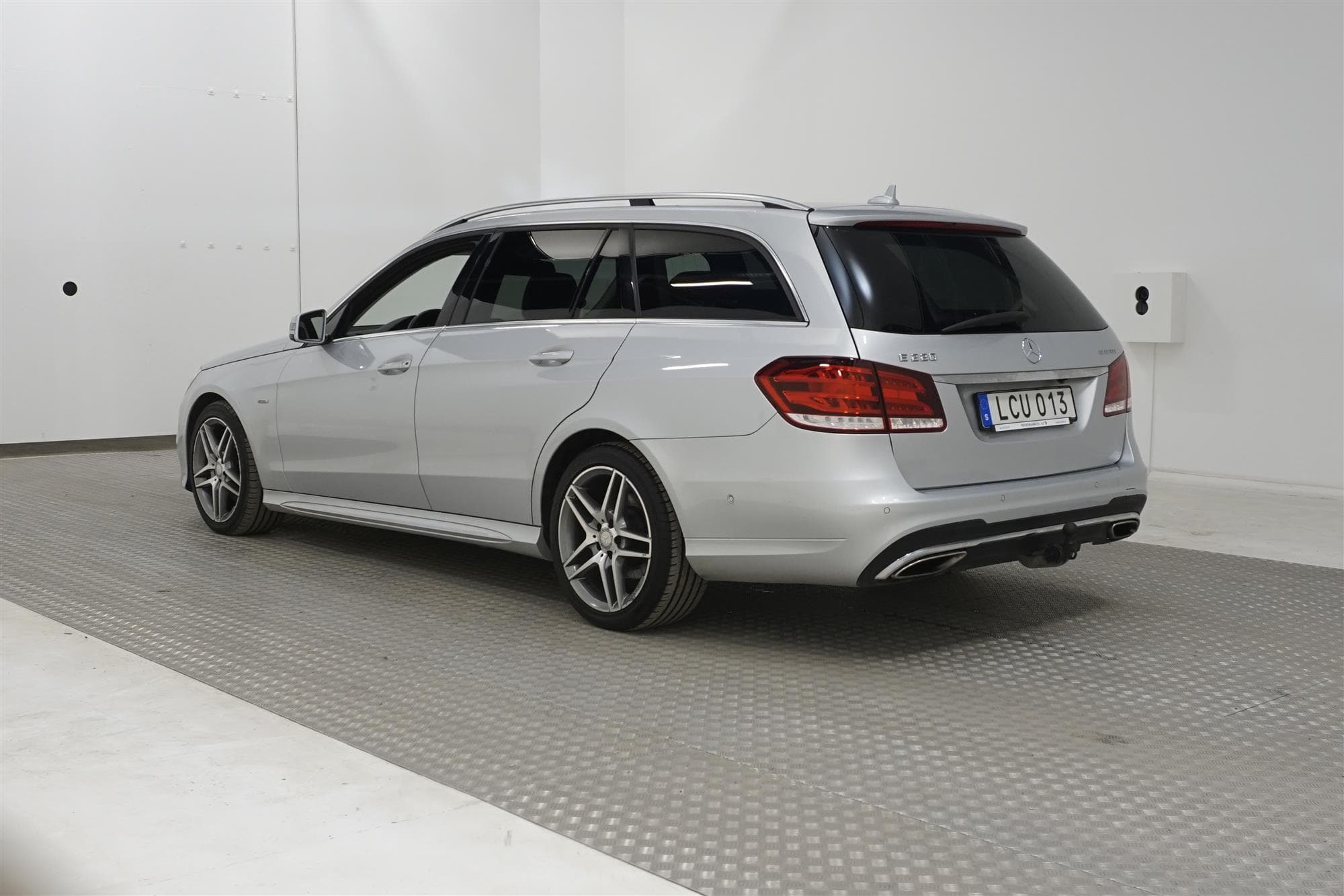 Mercedes-Benz E 220 T 170hk 4MATIC AMG Pano B-kamera Navi