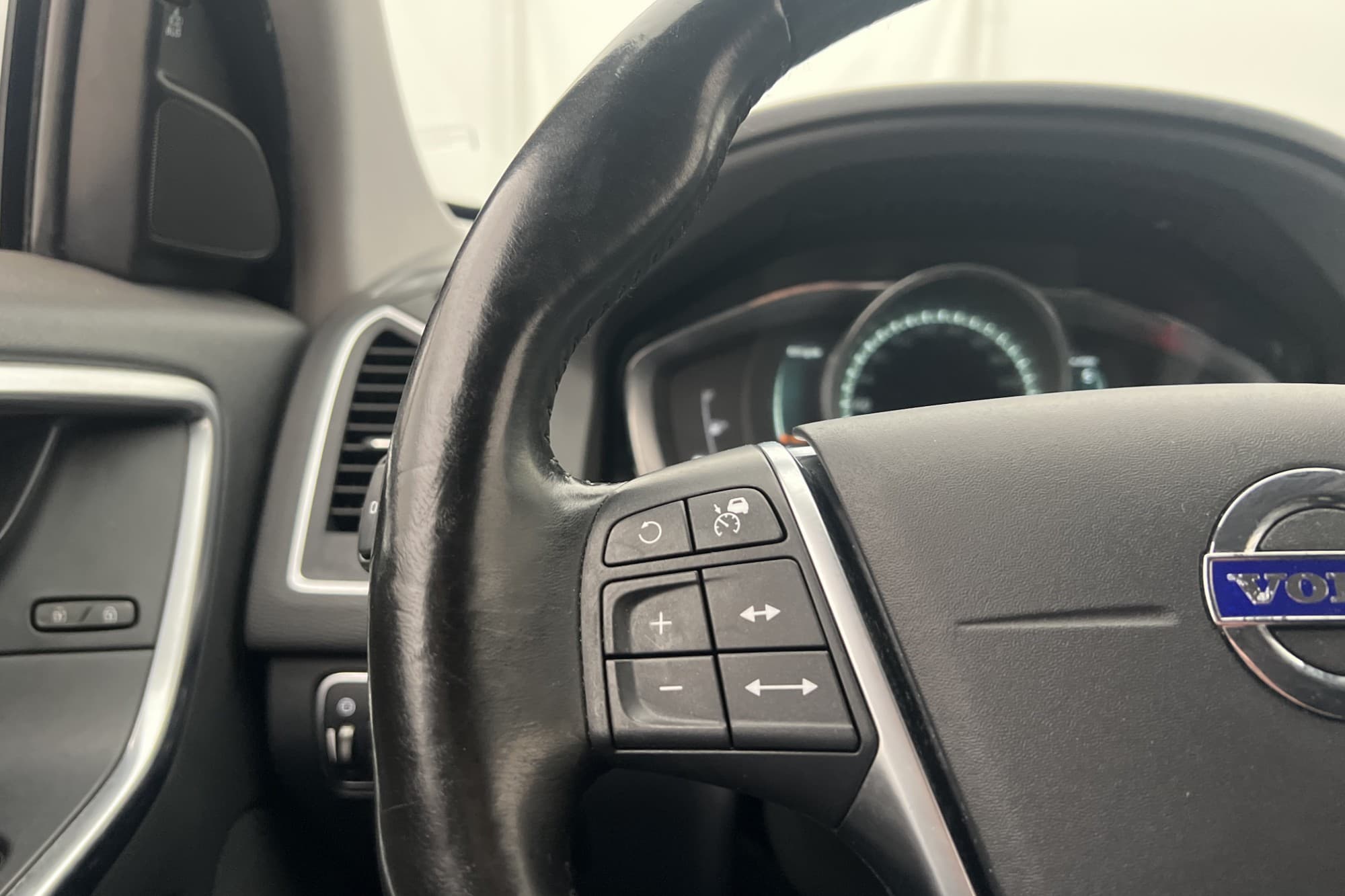 Volvo XC60 D4 AWD Summum Classic VOC Värmare BLIS Skinn