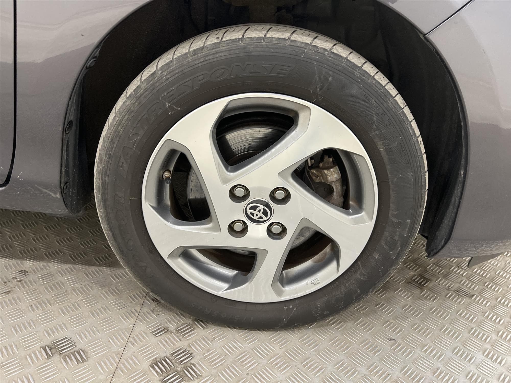 Toyota Yaris Hybrid e-CVT 101hk  B-Kamera Nyservad 0,33L/mil