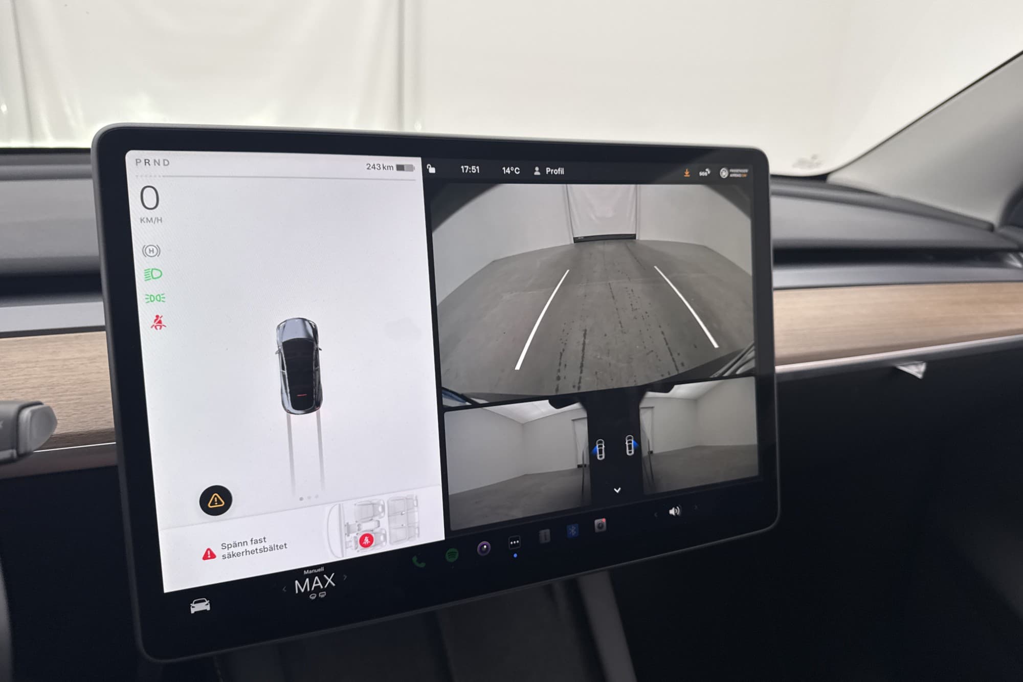 Tesla Model Y Long Range AWD Autopilot Pano Svensksåld MOMS