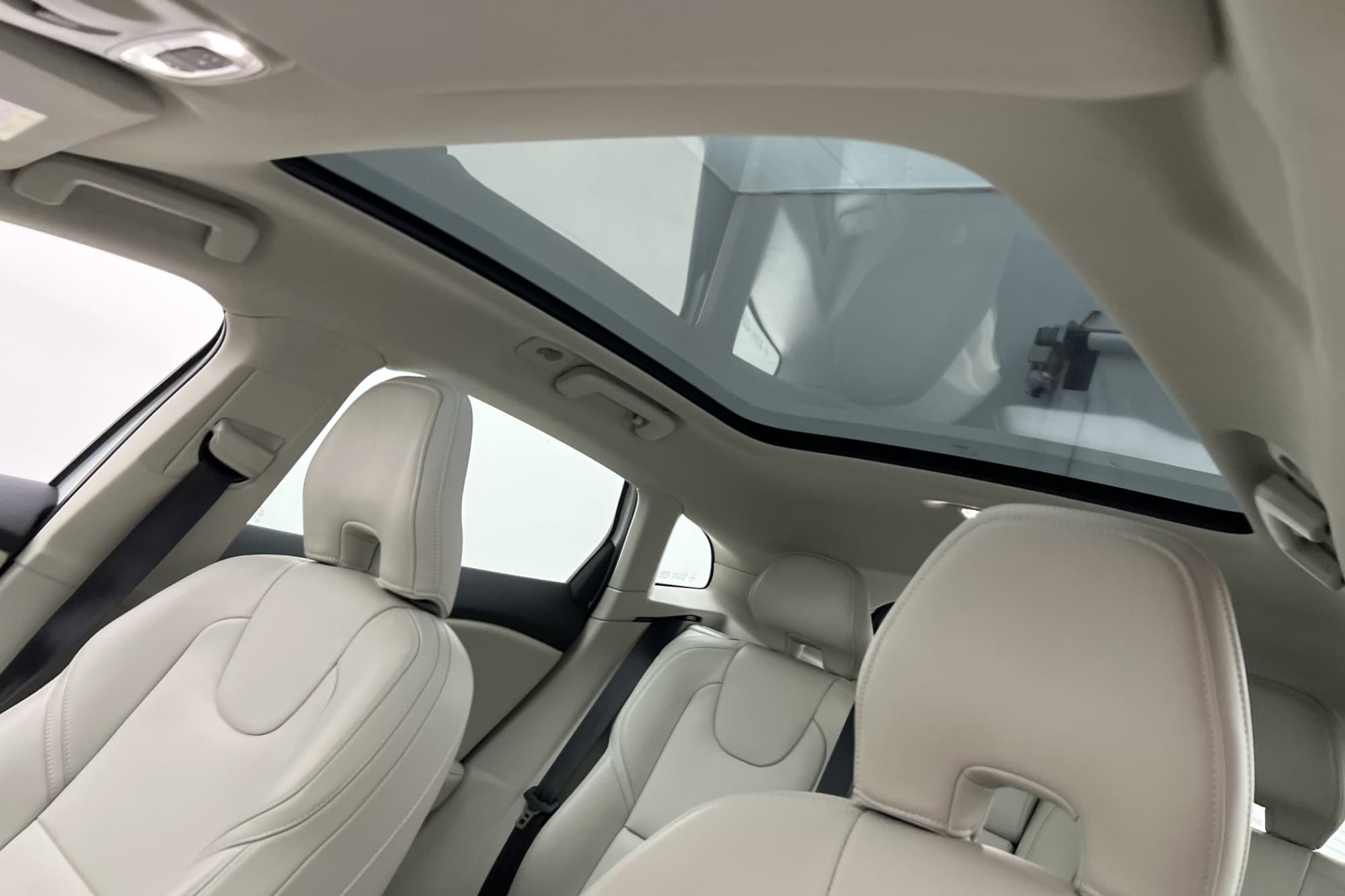 Volvo V40 D2 120hk Navi Pano Värmare BLIS PDC