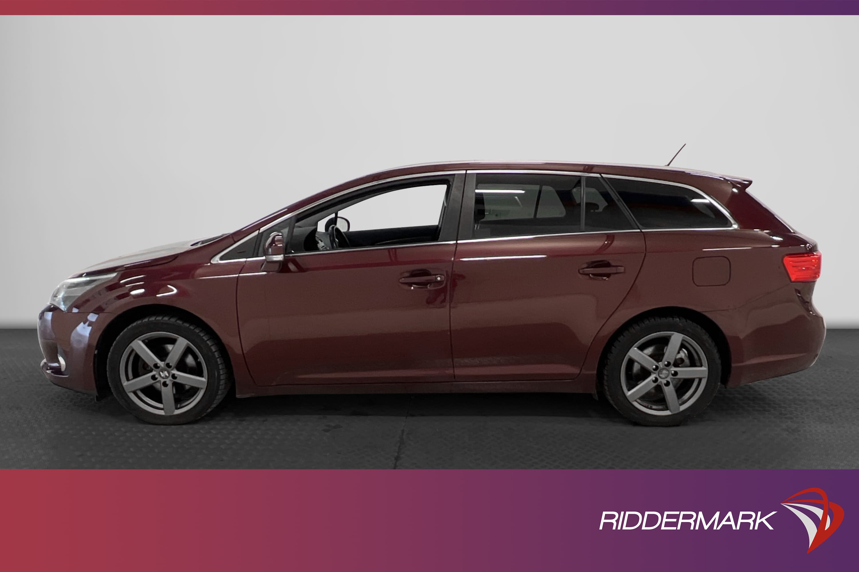 Toyota Avensis 2.0 D-4D 124hk Pano