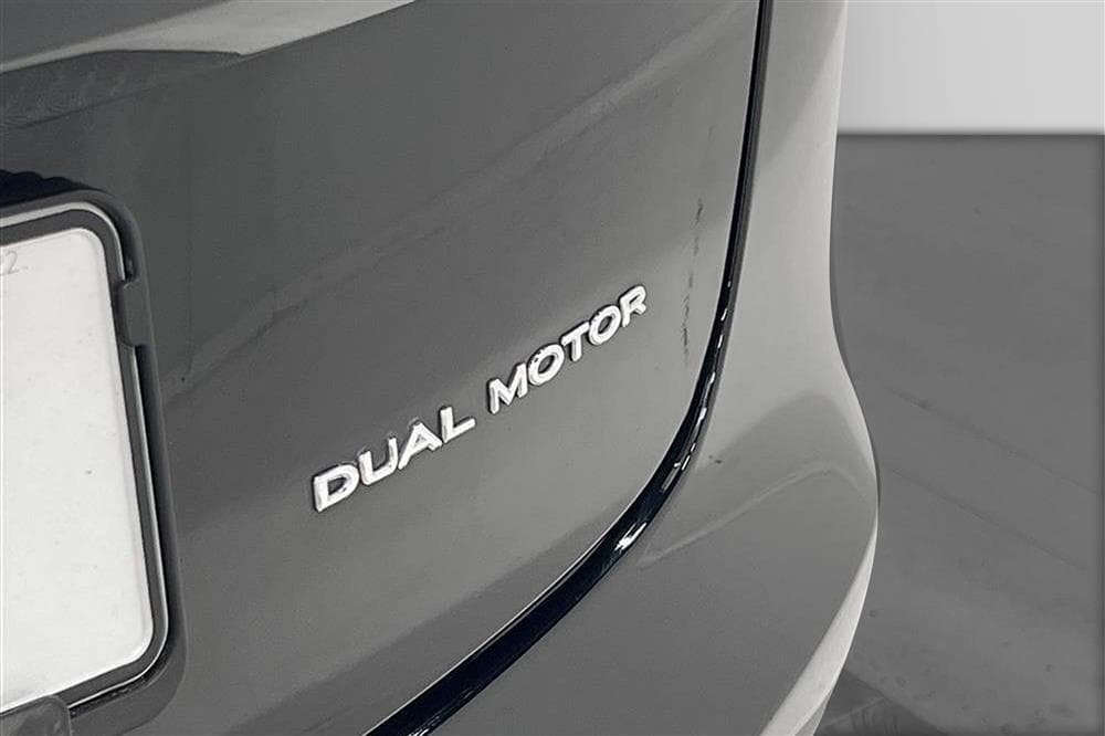 Tesla Model 3 Long Range AWD 440hk Svensksåld Premiumexteriör