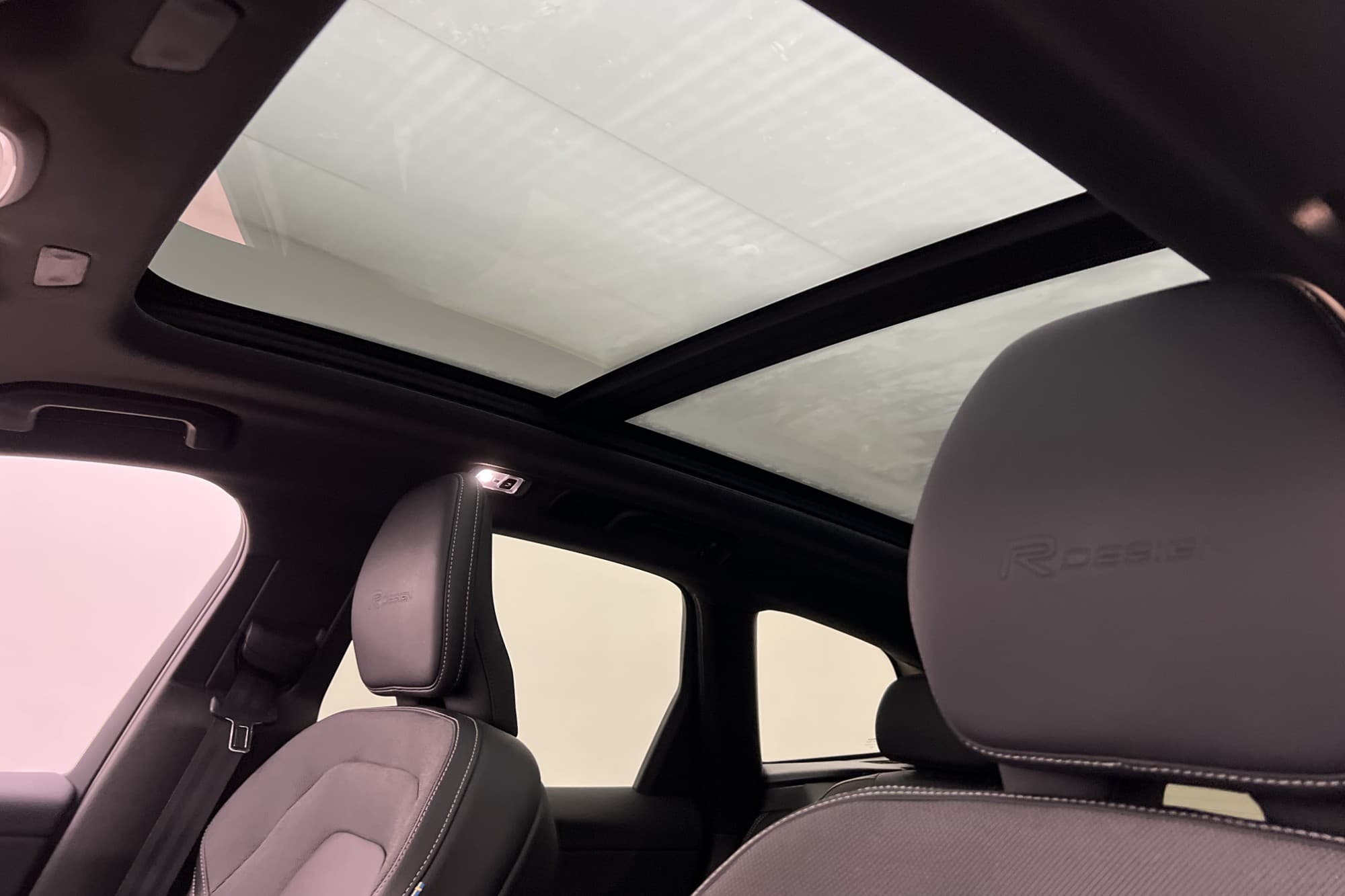 Volvo XC60 Recharge T8 AWD R-Design HUD Pano CarPlay 360°