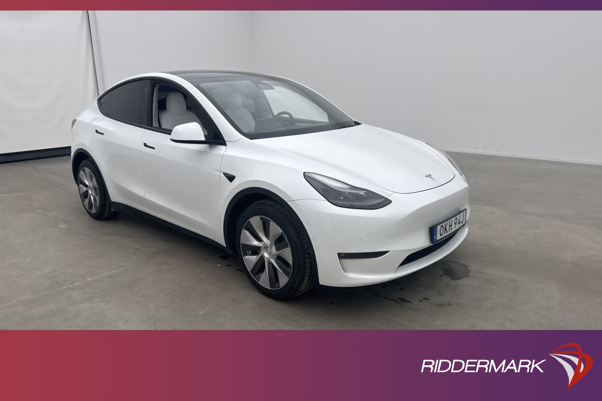 Tesla Model Y Long Range AWD Svensksåld Ljus interiör AP