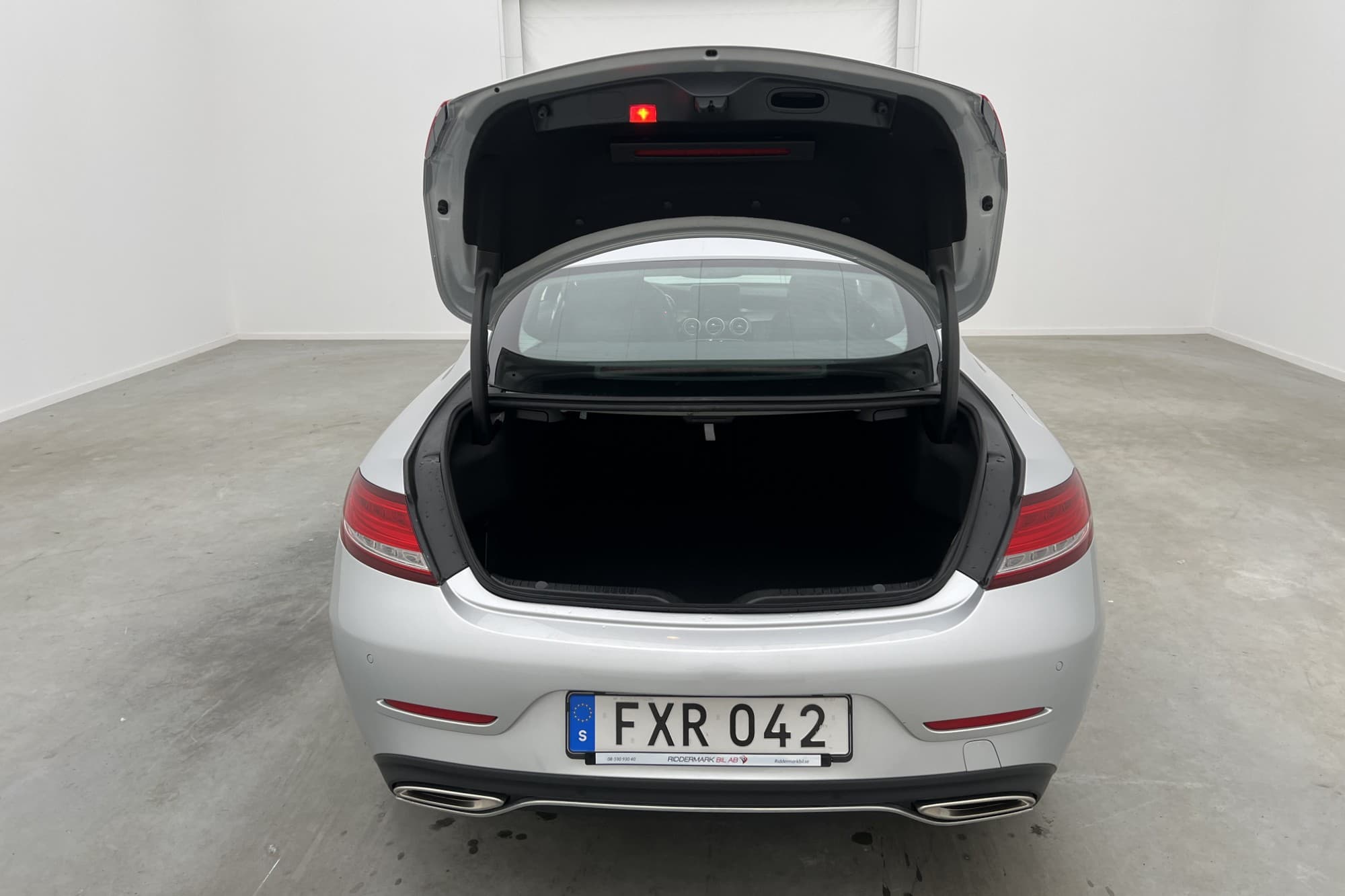 Mercedes-Benz C 200 Coupé 184hk Kamera H-skinn P-Sensor