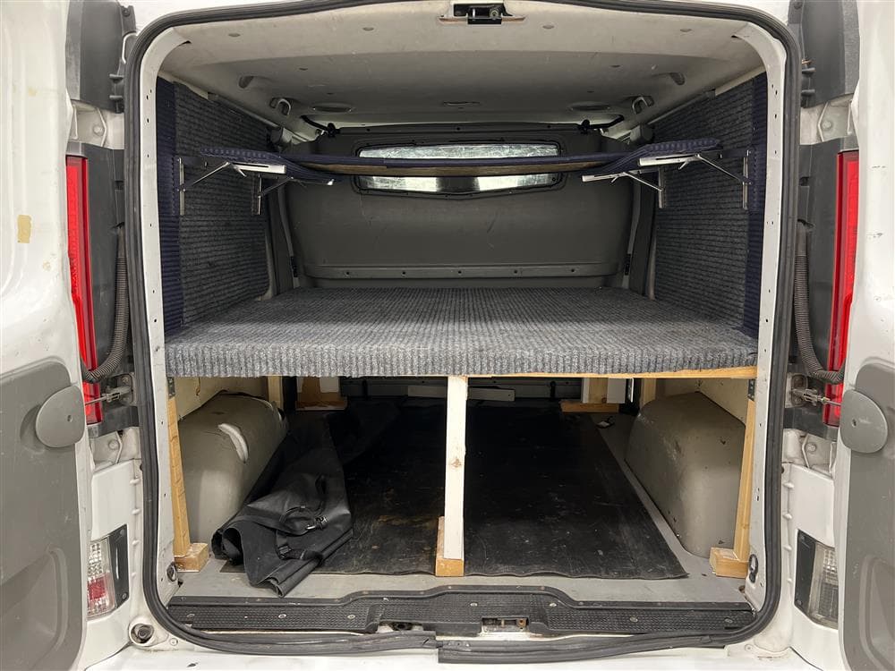 Nissan Primastar Crew Van 2.0 dCi Dragkrok Lång 5-sits interiör