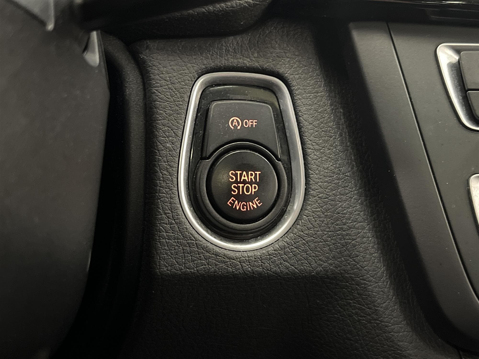 BMW 328i xDrive 245hk Pano M-Värm H/K Navi B-Kam Skinn PDC