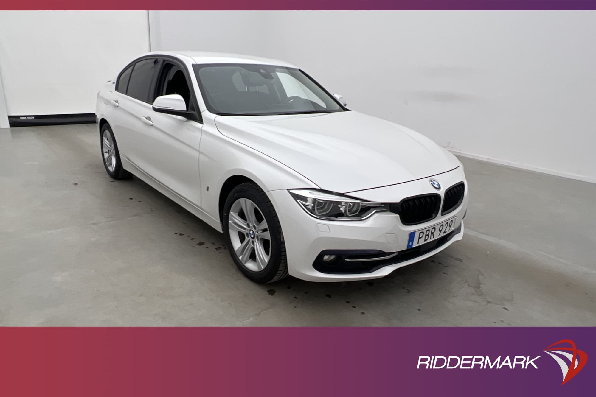 BMW 330e Sedan 252hk Sport line H/K Navi Rattvärme Sensorer