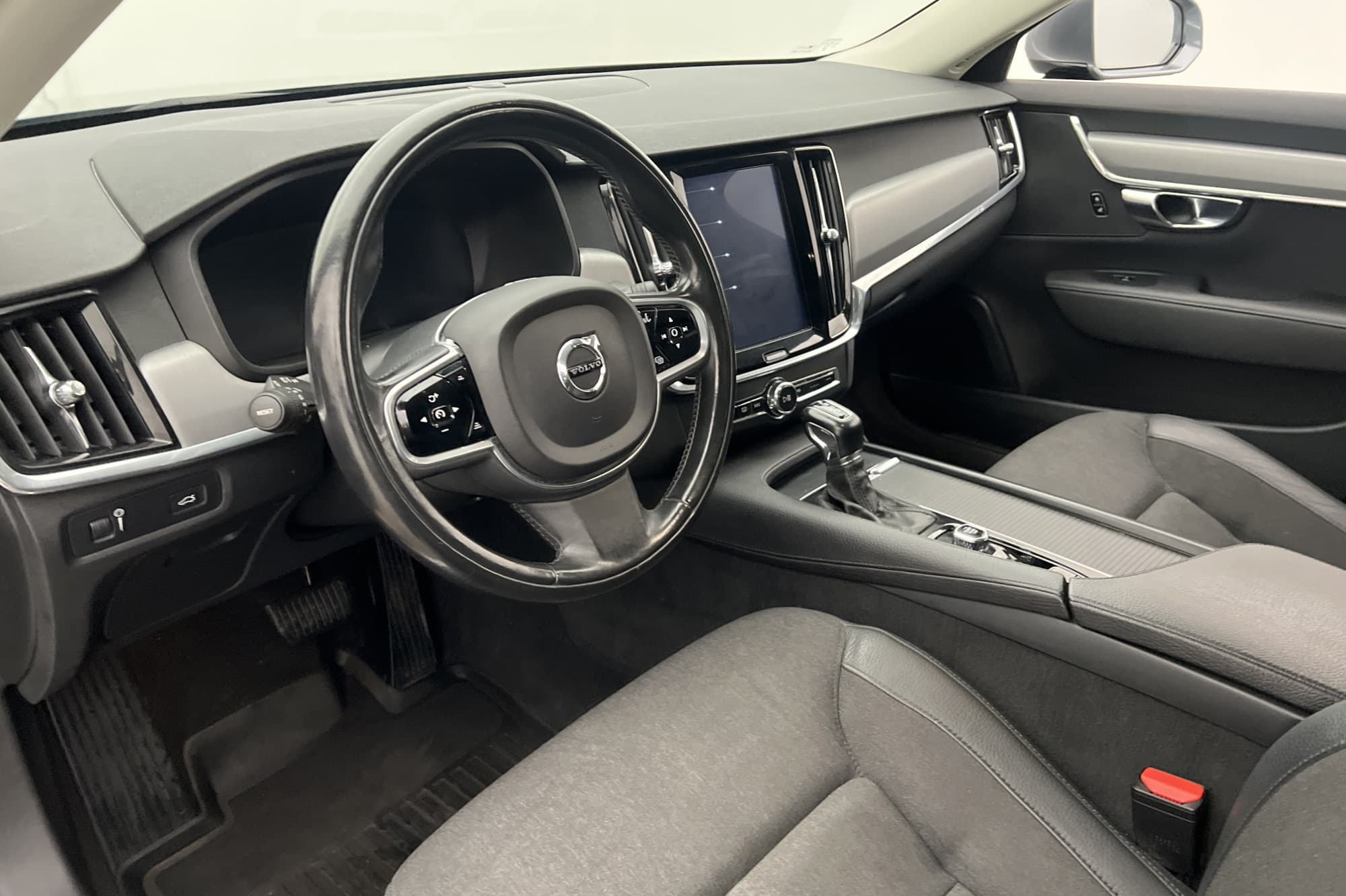 Volvo S90 D3 Momentum VOC Värm Halvskinn Sensorer CarPlay