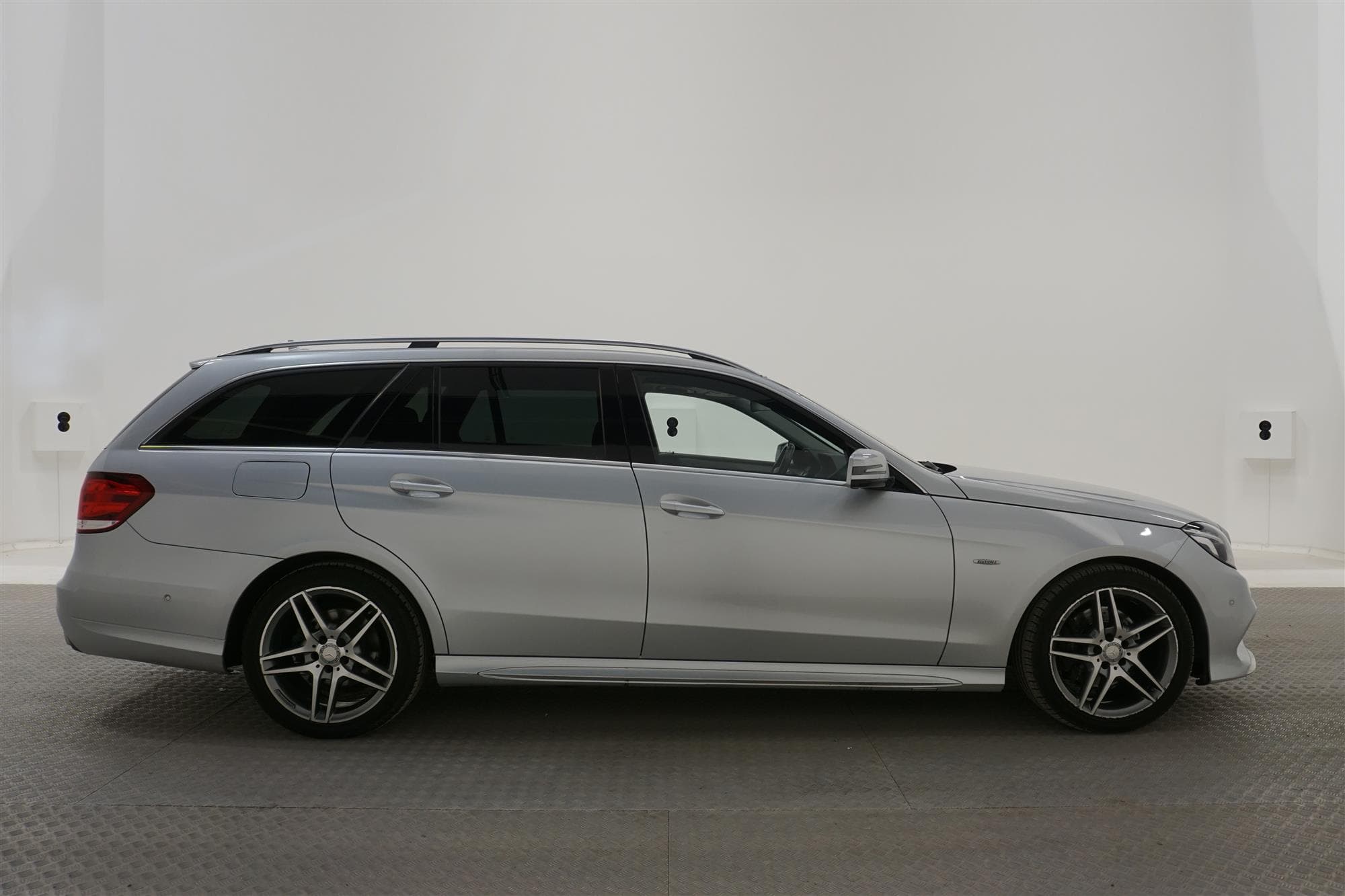 Mercedes-Benz E 220 T 170hk 4MATIC AMG Pano B-kamera Navi