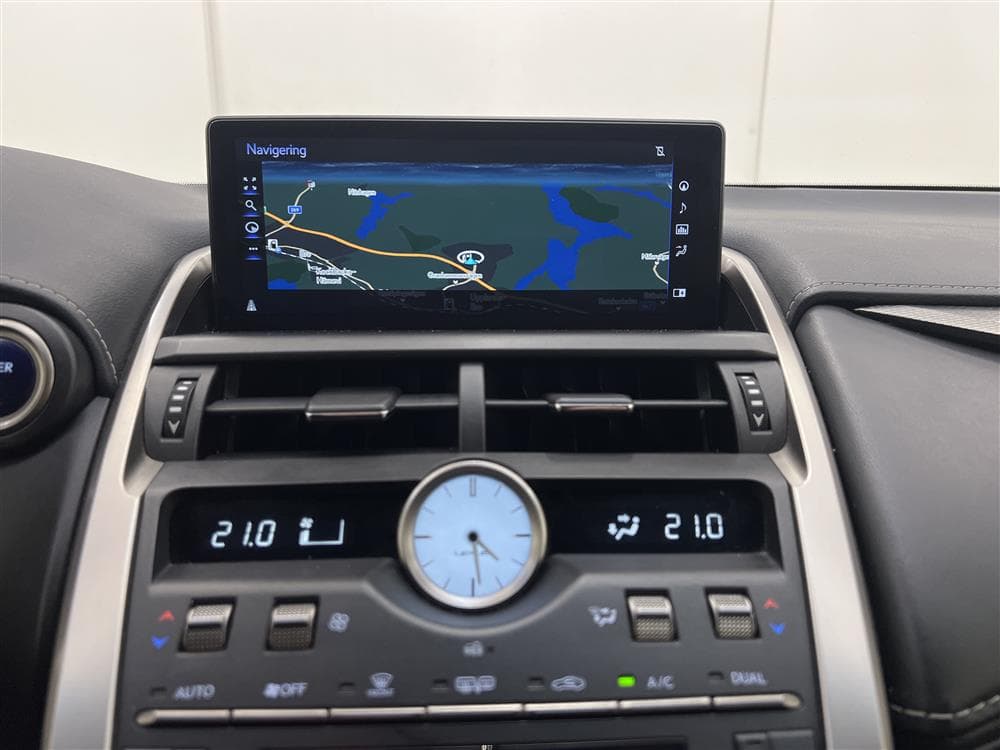 Lexus NX 300h 2.5 E-CVT 197hk AWD F Sport Skinn Navi B-Kaminteriör