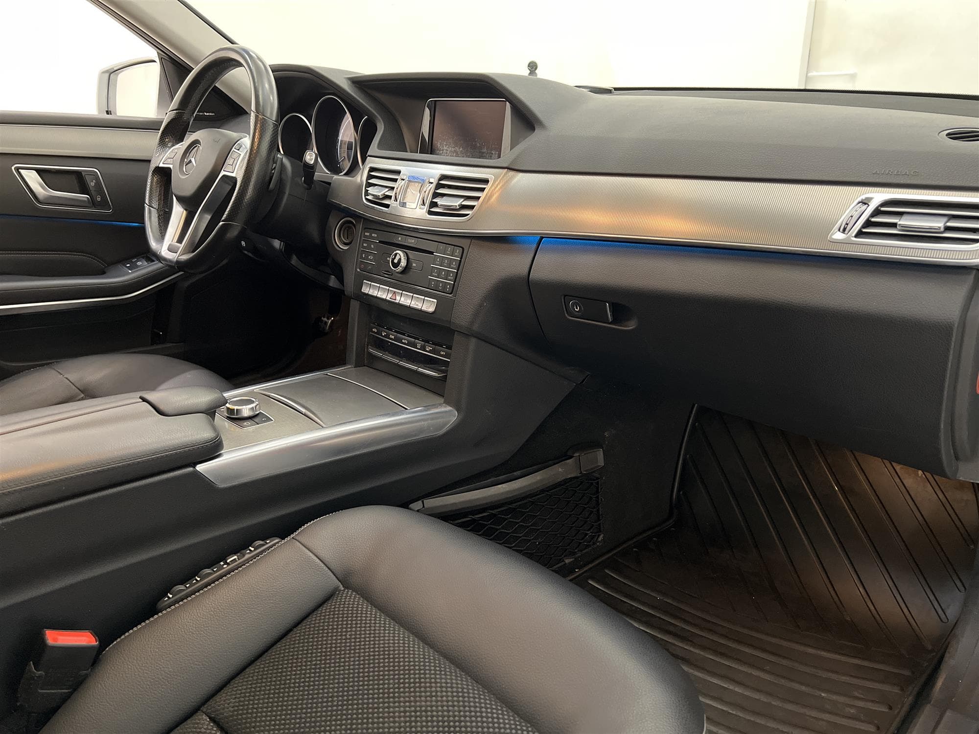 Mercedes-Benz E 220 T 170hk 4MATIC AMG Pano B-kamera Navi