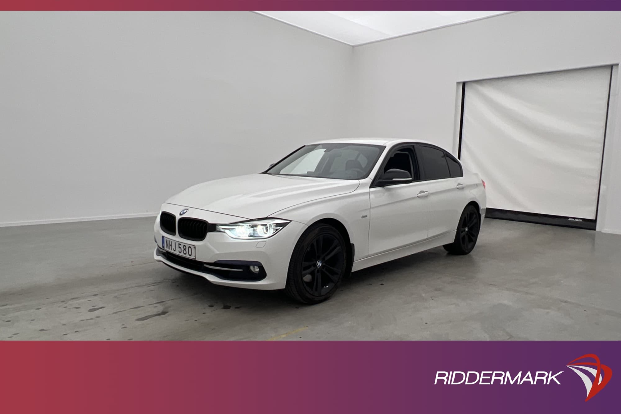 BMW 330 i Sedan 252hk