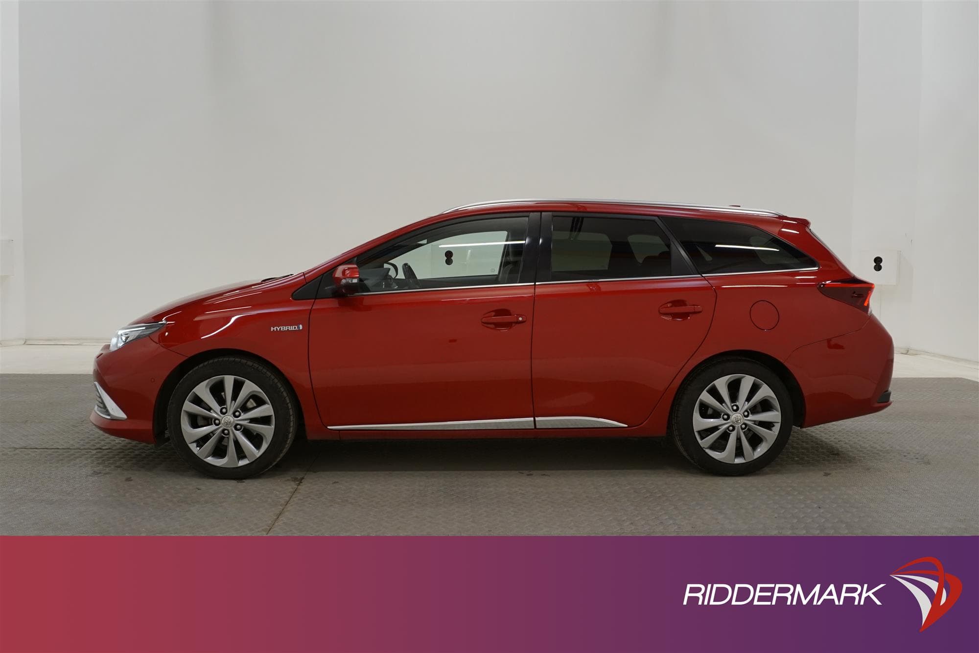 Toyota Auris Hybrid e-CVT 136hk