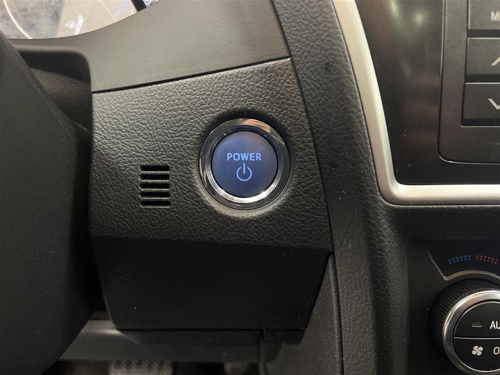Toyota  Auris Hybrid e-CVT 136hk  M-Värm Pano Navi B-Kamera