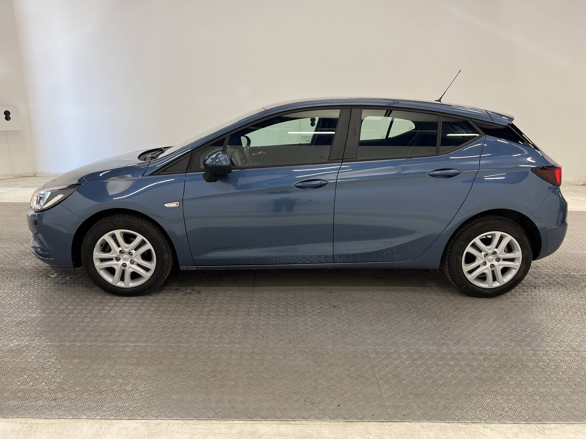 Opel Astra 1.0 105hk M&K-Värm Carplay 360kr Skatt 0,39L/mil
