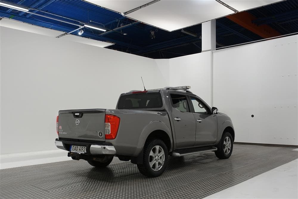 Nissan Navara 2.3 dCi Tekna 4x4 Eu6 190hk Diff Moms exteriör