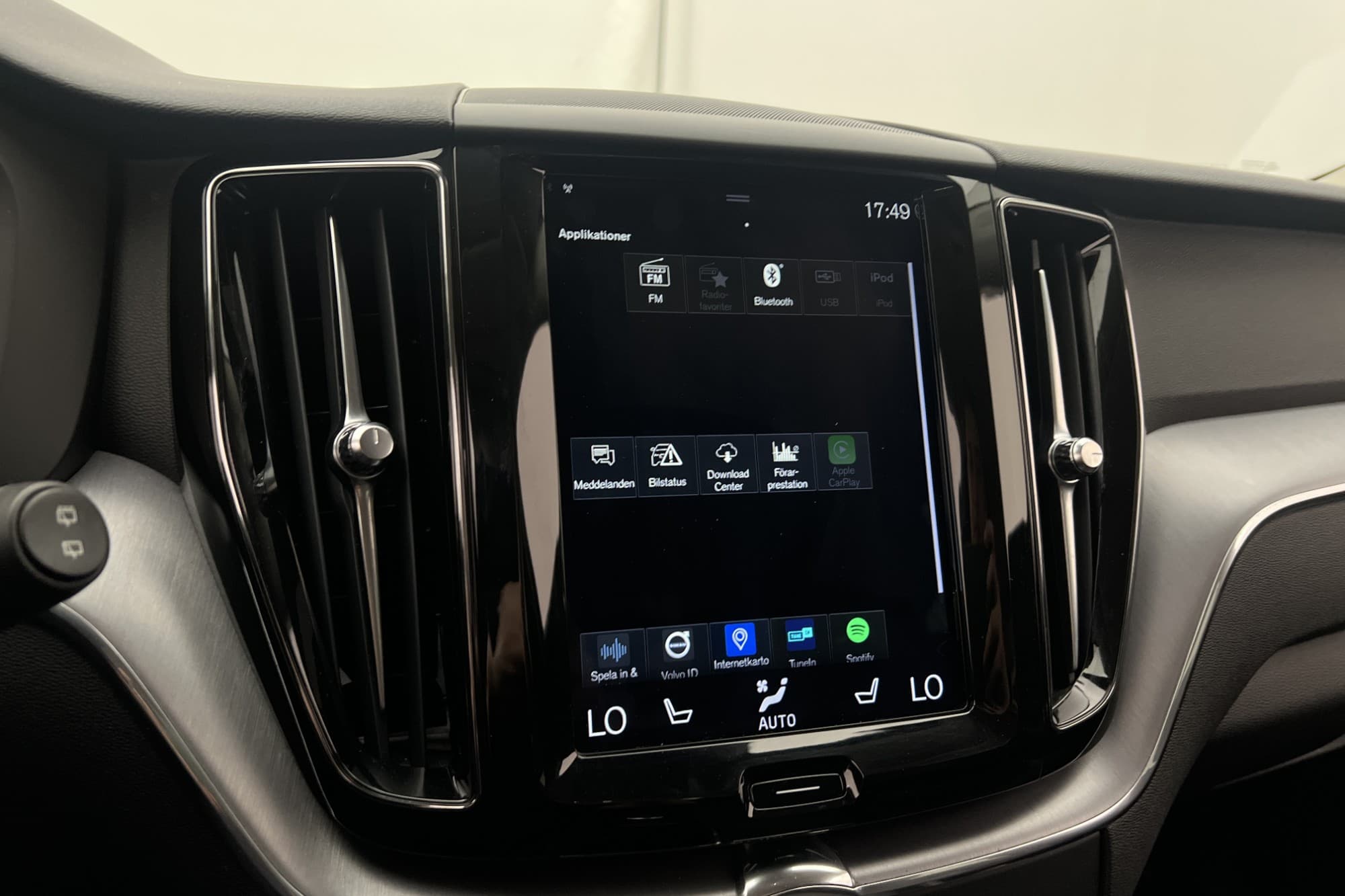 Volvo XC60 B5 250hk Momentum Värmare Kamera Skinn CarPlay