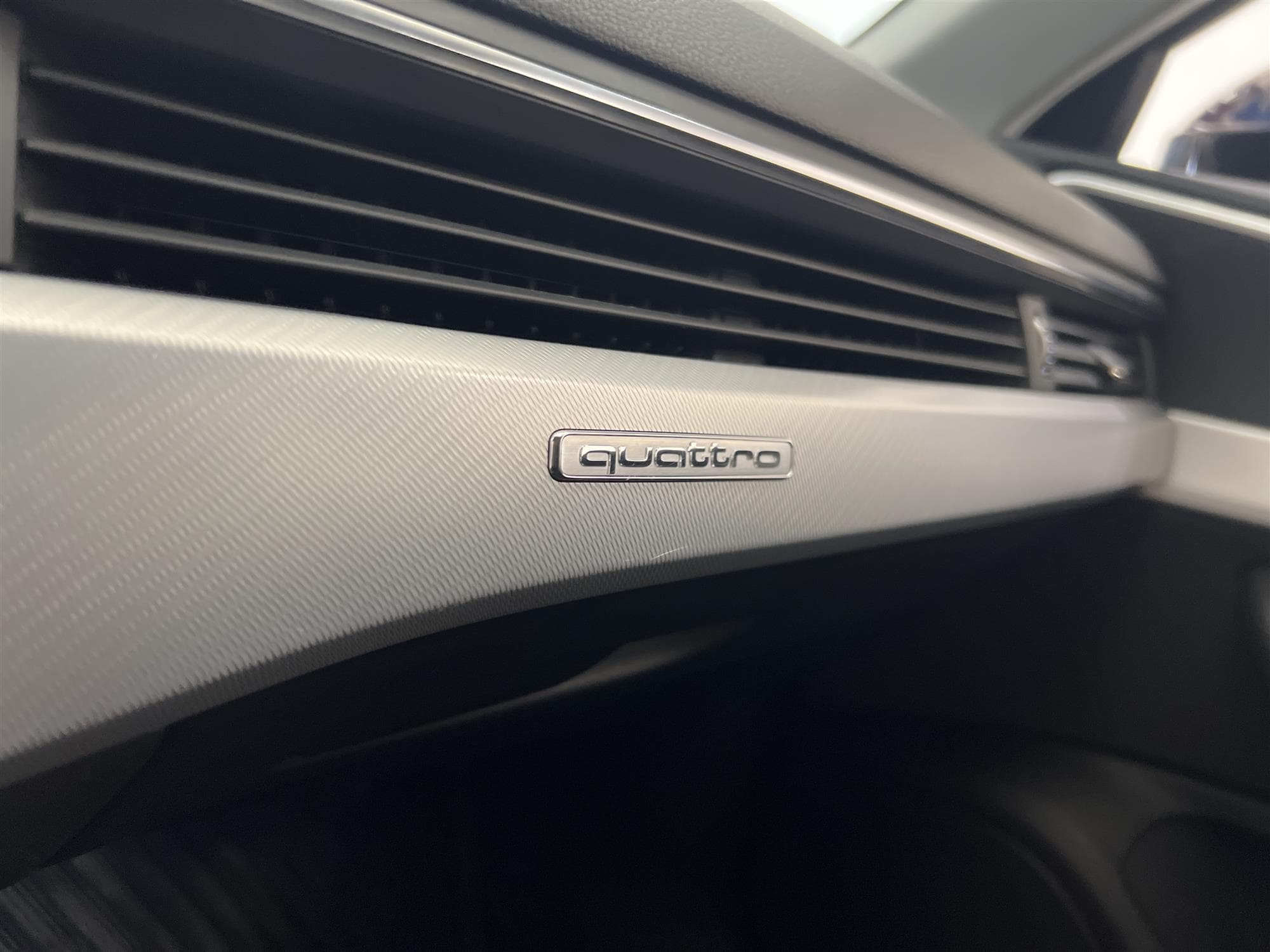 Audi A4 2.0 TDI Quattro 190hk D-Värmare Drag Audi Connect 