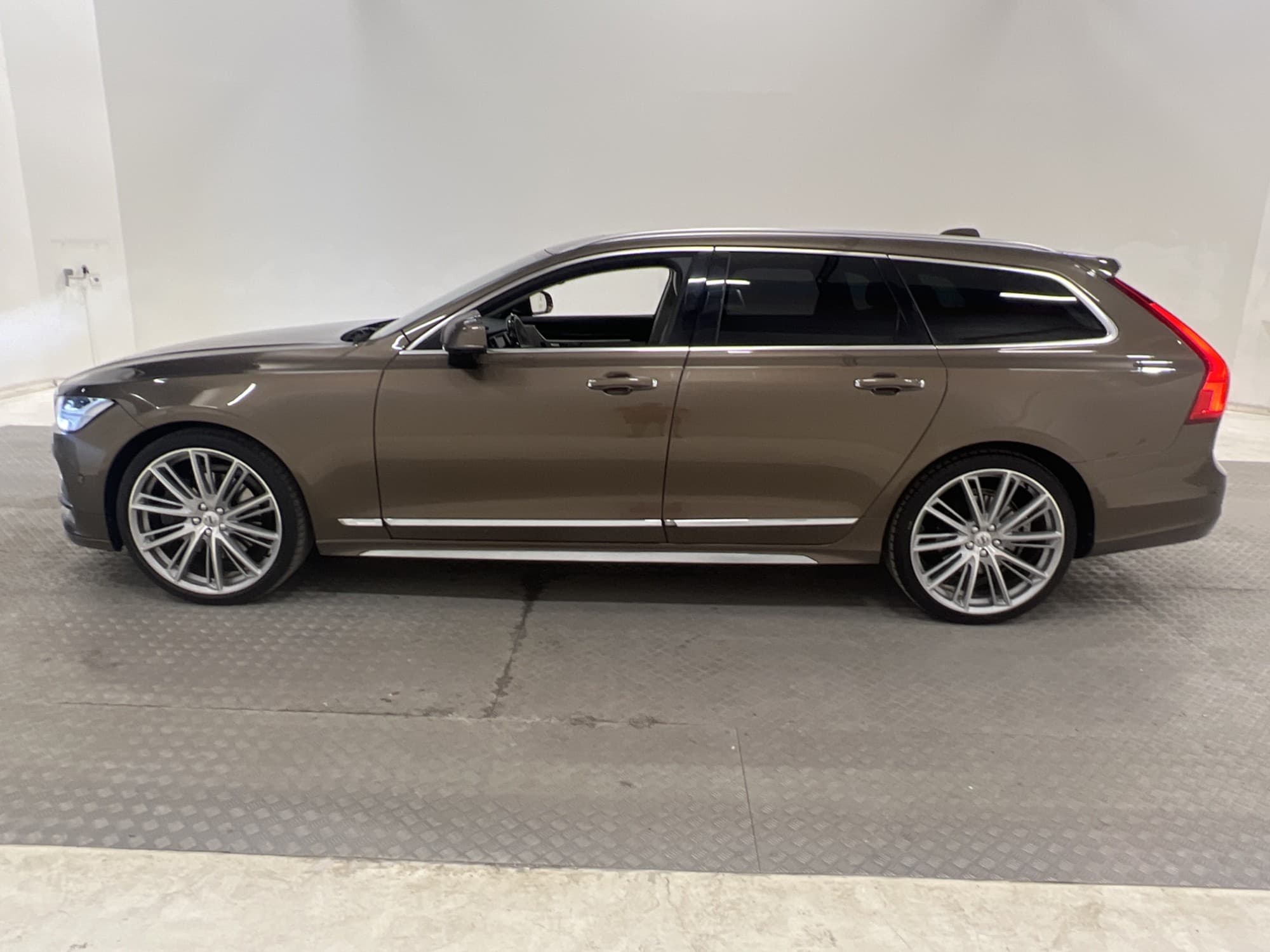 Volvo V90 D5 AWD 235hk