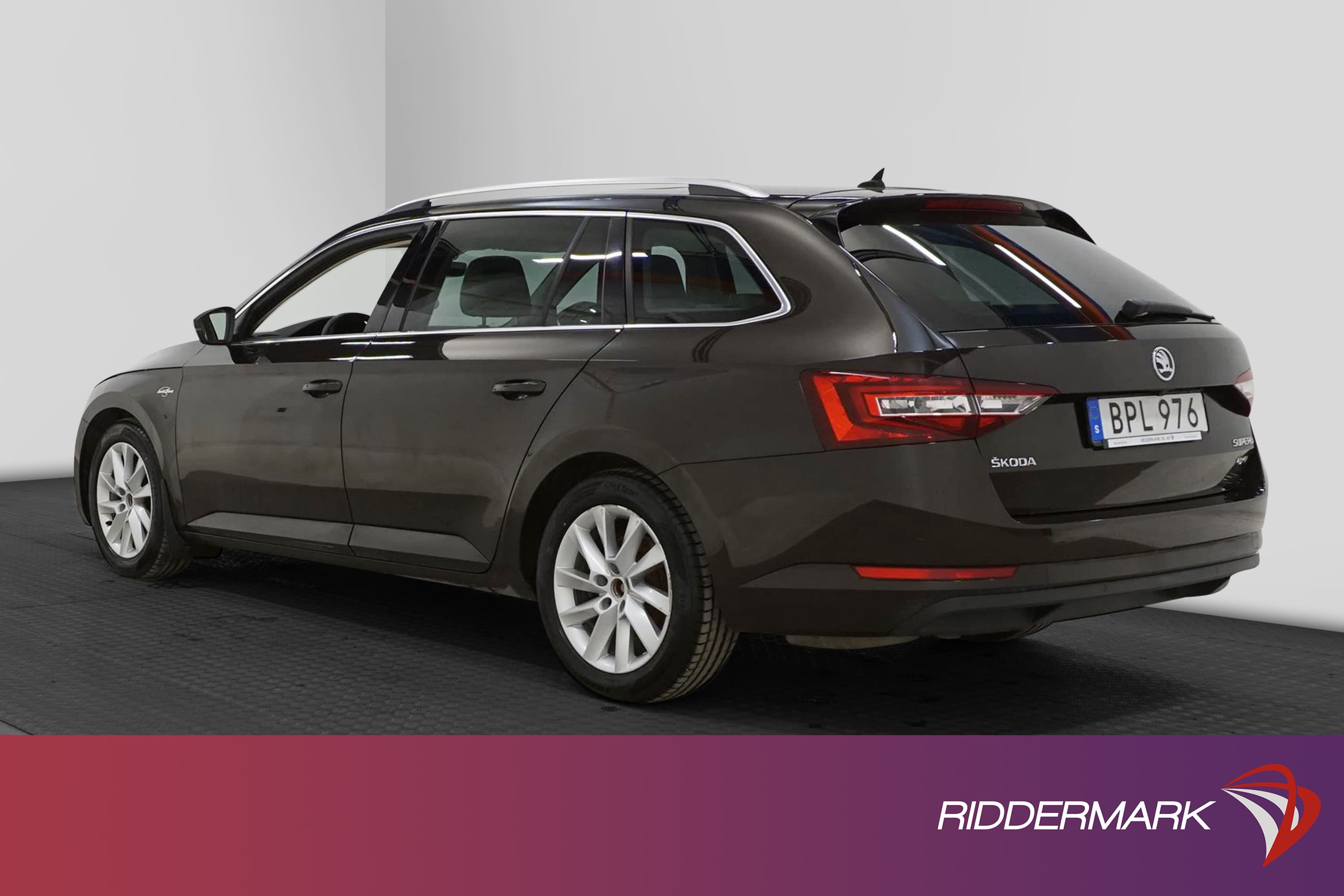 Skoda Superb Kombi 2.0 TDI 4x4 190hk L&K Värmare Pano Drag