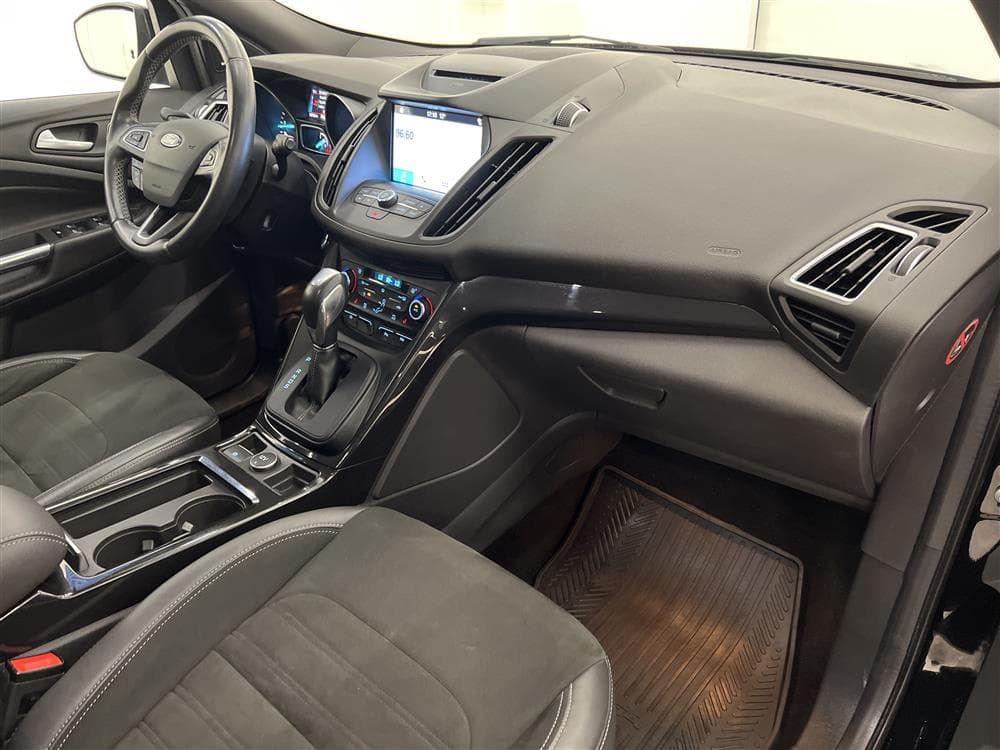 Ford Kuga 2.0 TDCi AWD 180hk ST-Line Kamera Drag Välservad