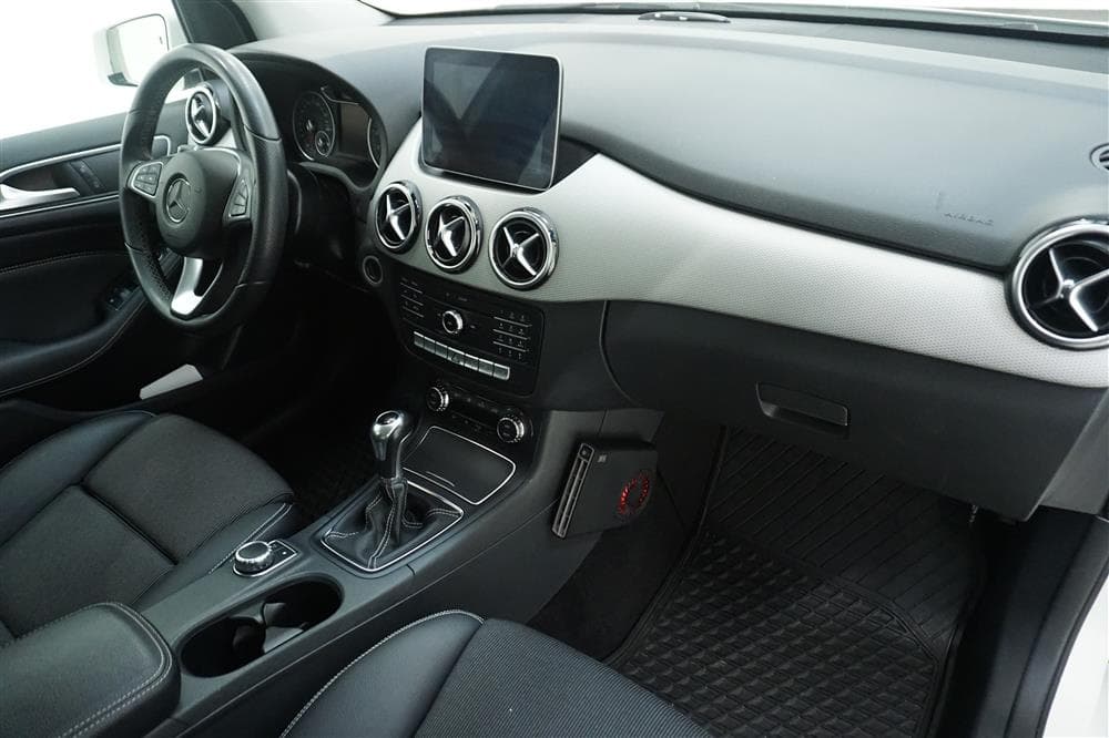 Mercedes-Benz B 180  122hk B-Kam P-Sens Drag M-Värm interiör