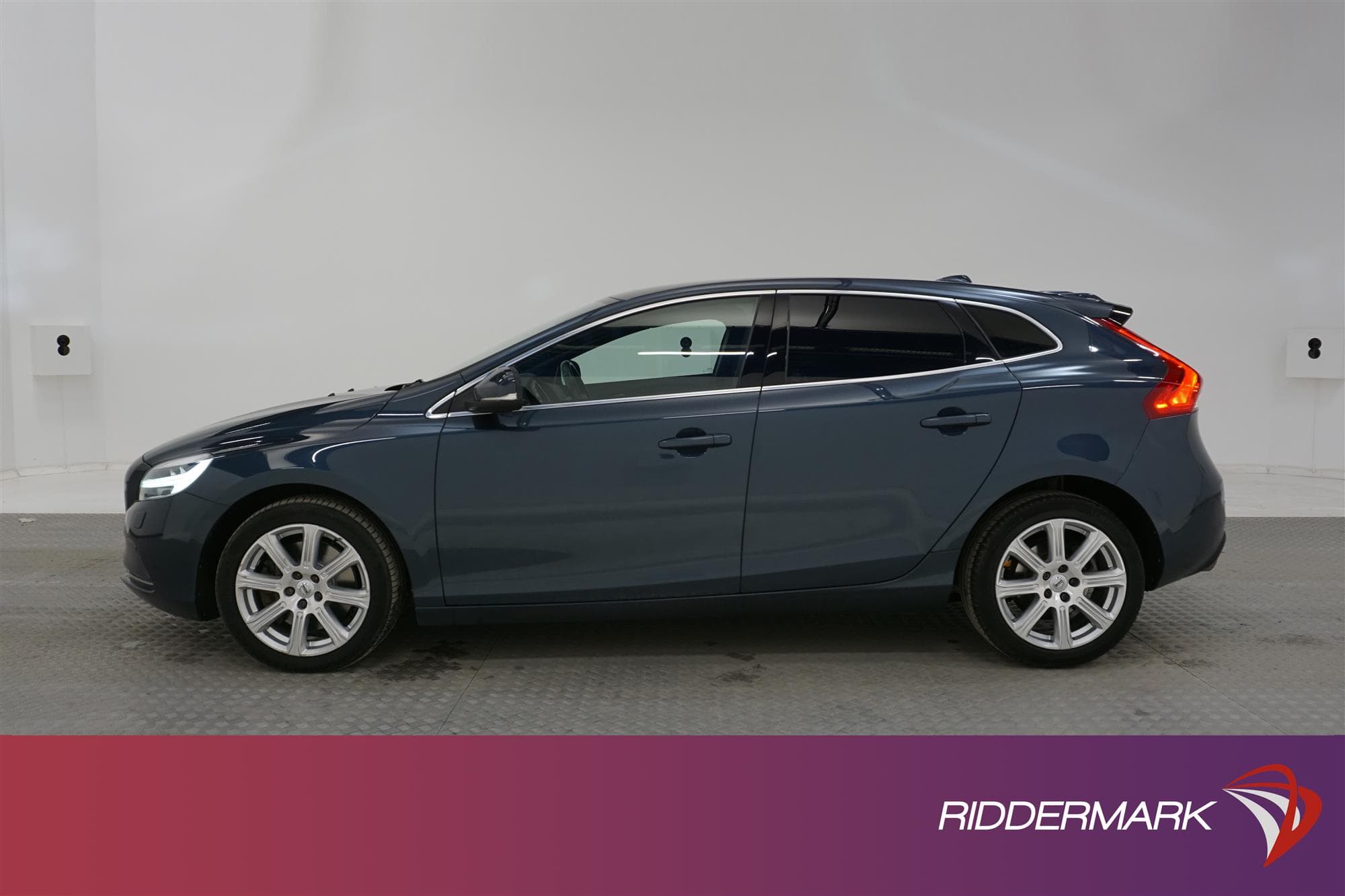 Volvo V40 D3  150hk Inscription Summum D-Värm Skinn P-Sensor