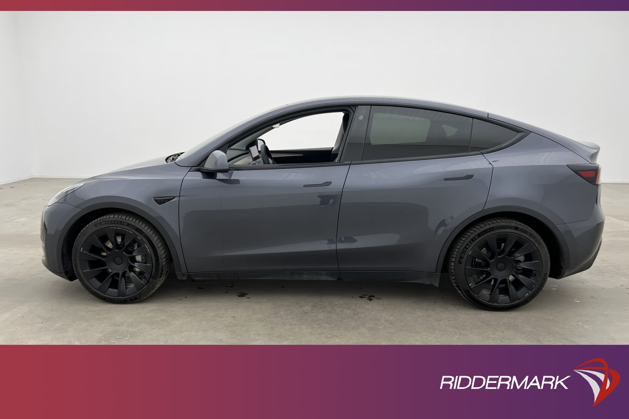 Tesla Model Y Long Range AWD Svensksåld Autopilot MOMS