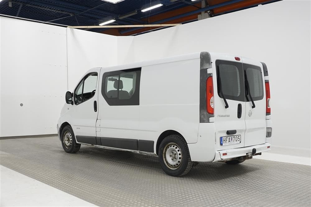 Nissan Primastar Crew Van 2.0 dCi Dragkrok Lång 5-sits exteriör
