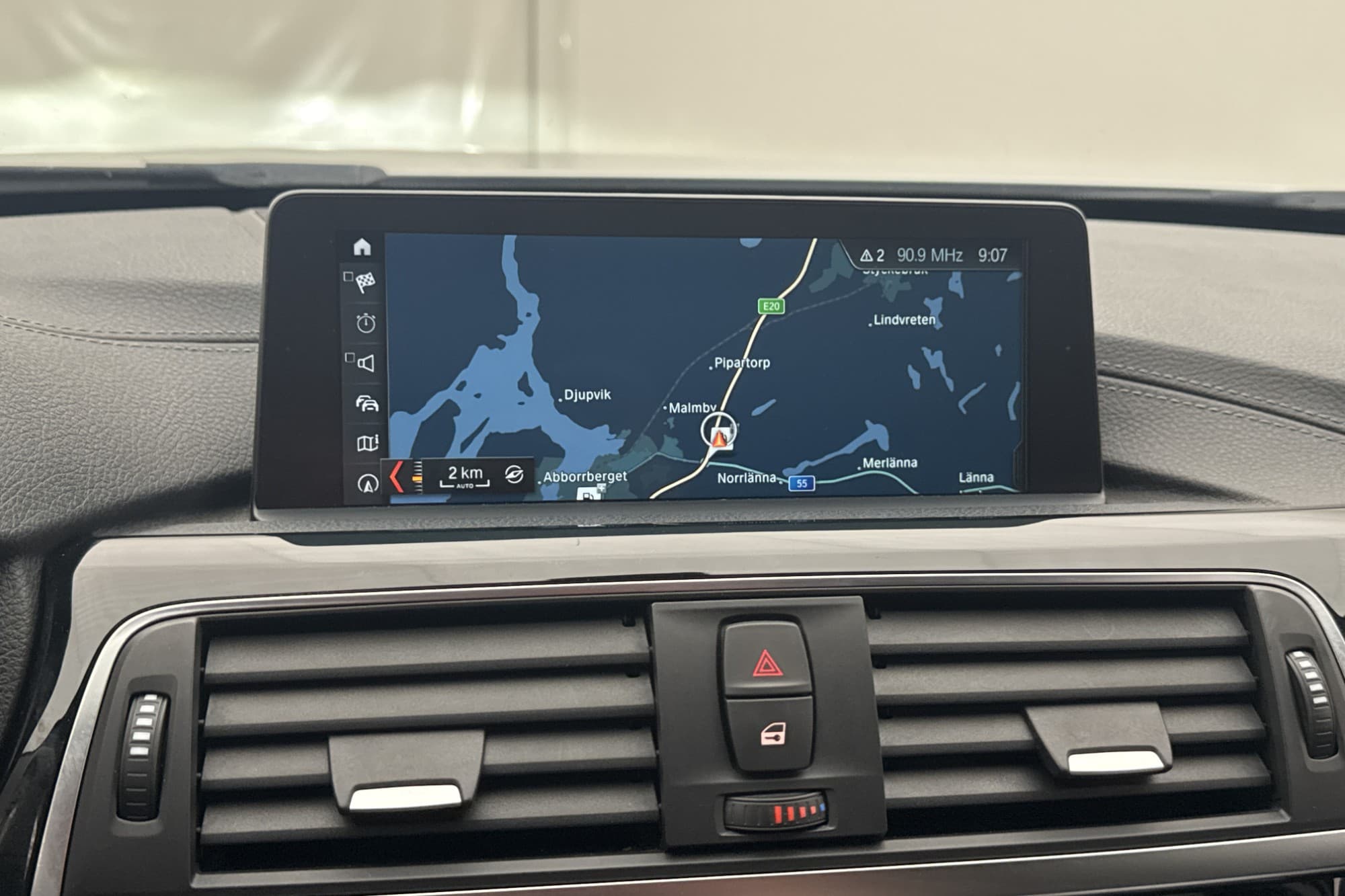 BMW 320 d xDrive 190hk Sport Line HiFi Navigation Dragkrok