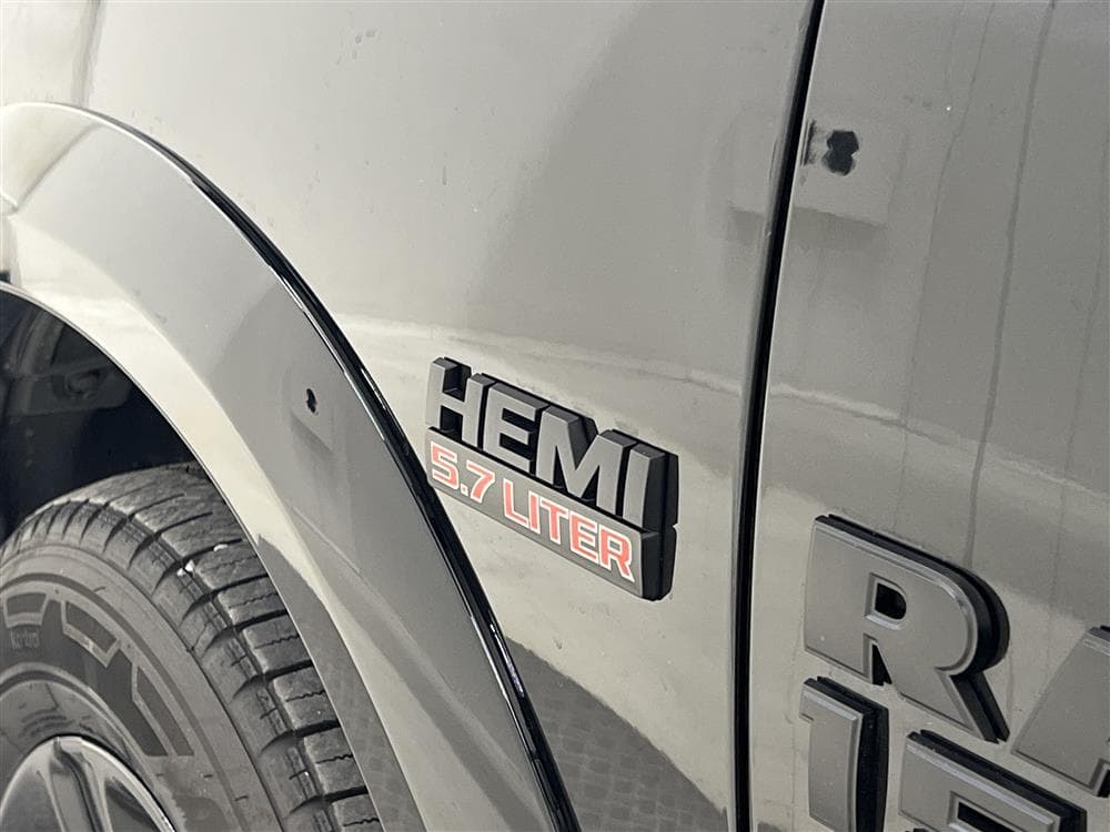 Dodge Ram Sport Black Edt 5.7 4WD 401hk Taklucka Kåpa interiör