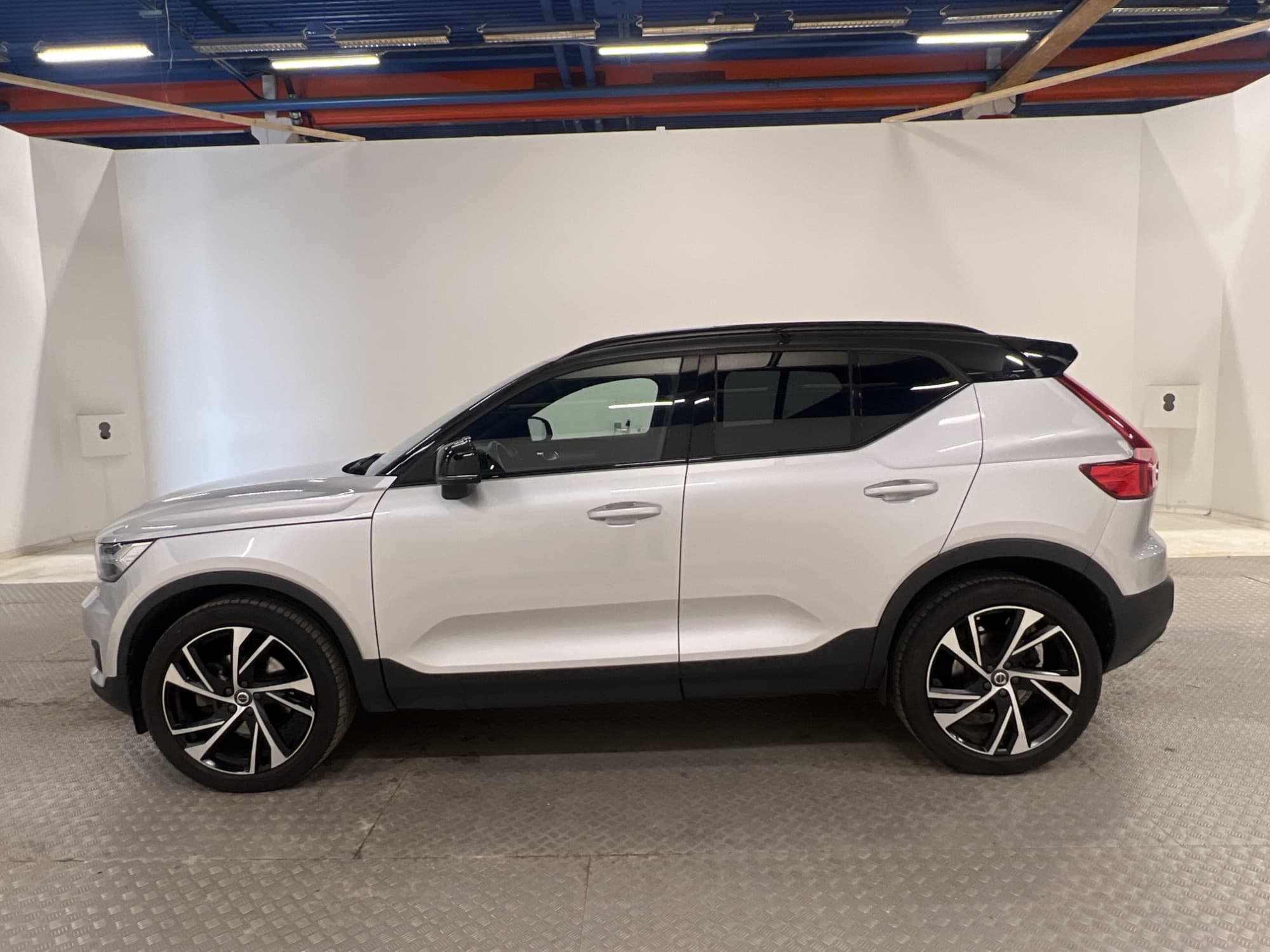 Volvo XC40 T4 190hk R-Design Panorama Backkamera Drag