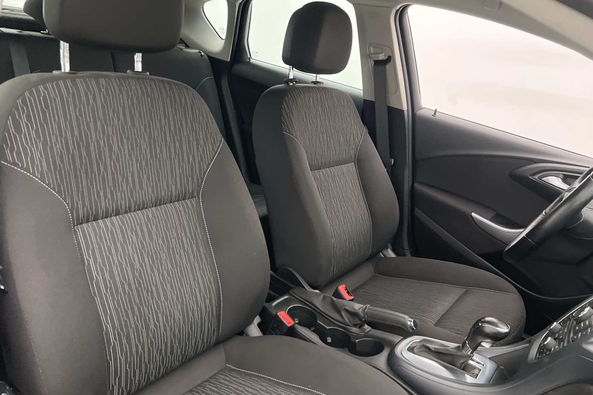Opel Astra 1.4 Turbo 140hk P-Sensorer Rattvärme Farthållare
