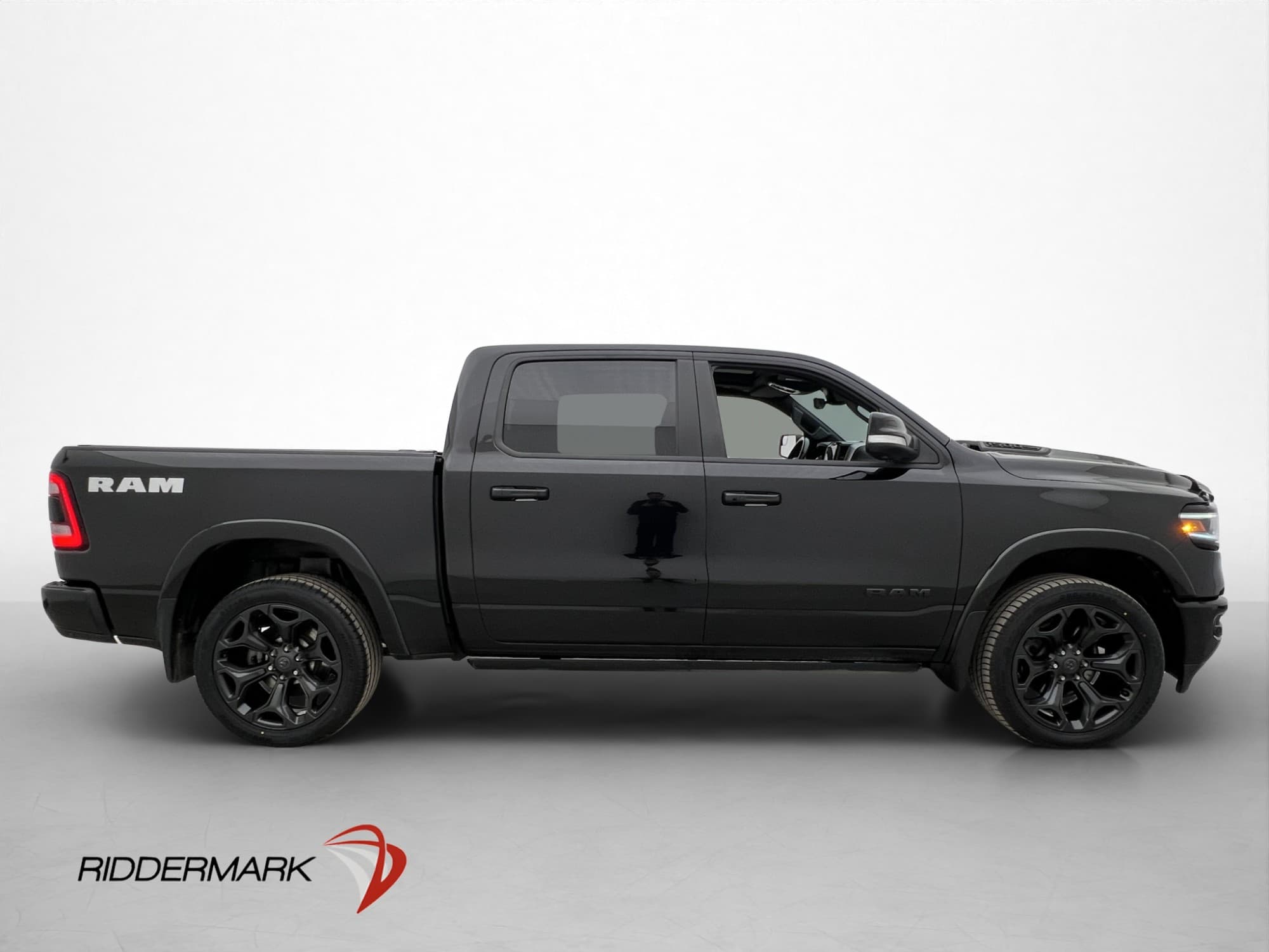 Dodge RAM Limited Night V8 4x4 Luft Drag Skinn Pano H/K Moms